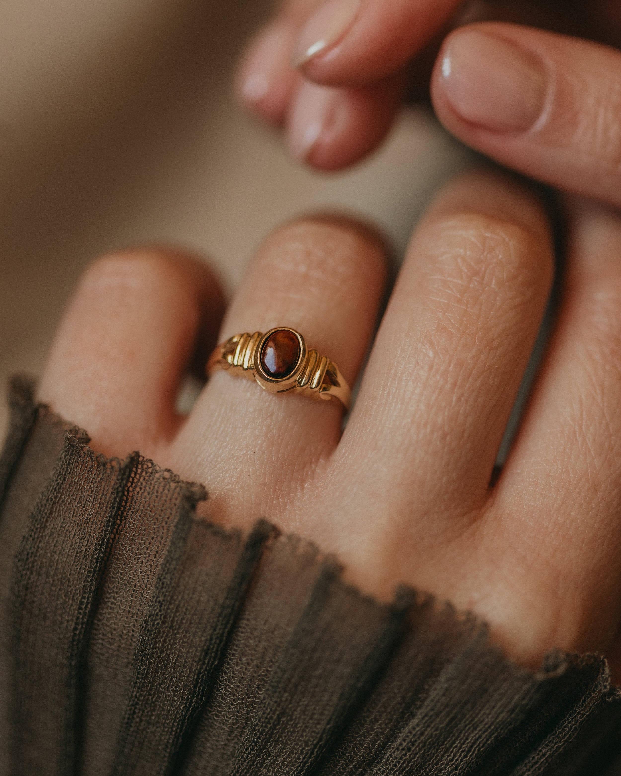 Image of Drusilla 1994 Vintage 9ct Gold Garnet Single Stone Ring