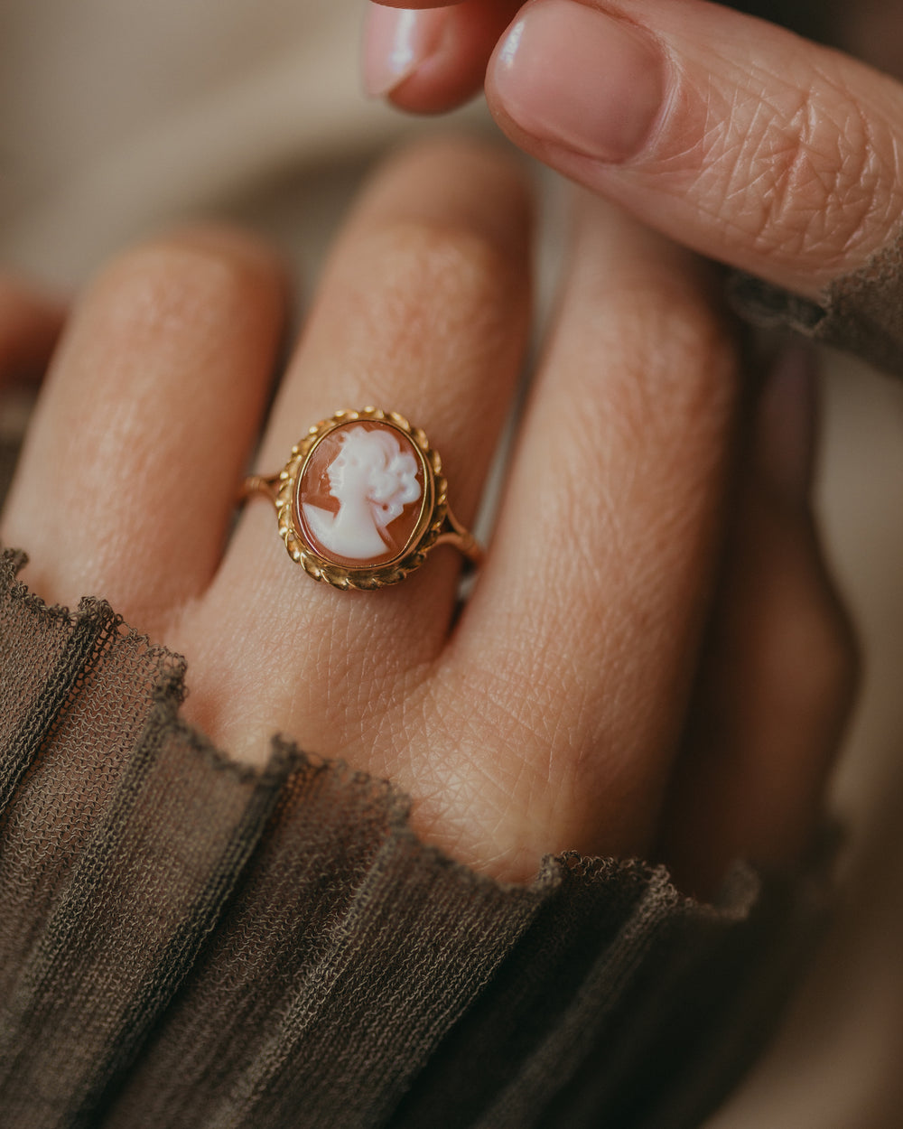Celia 1973 Vintage 9ct Gold Carnelian Cameo Ring