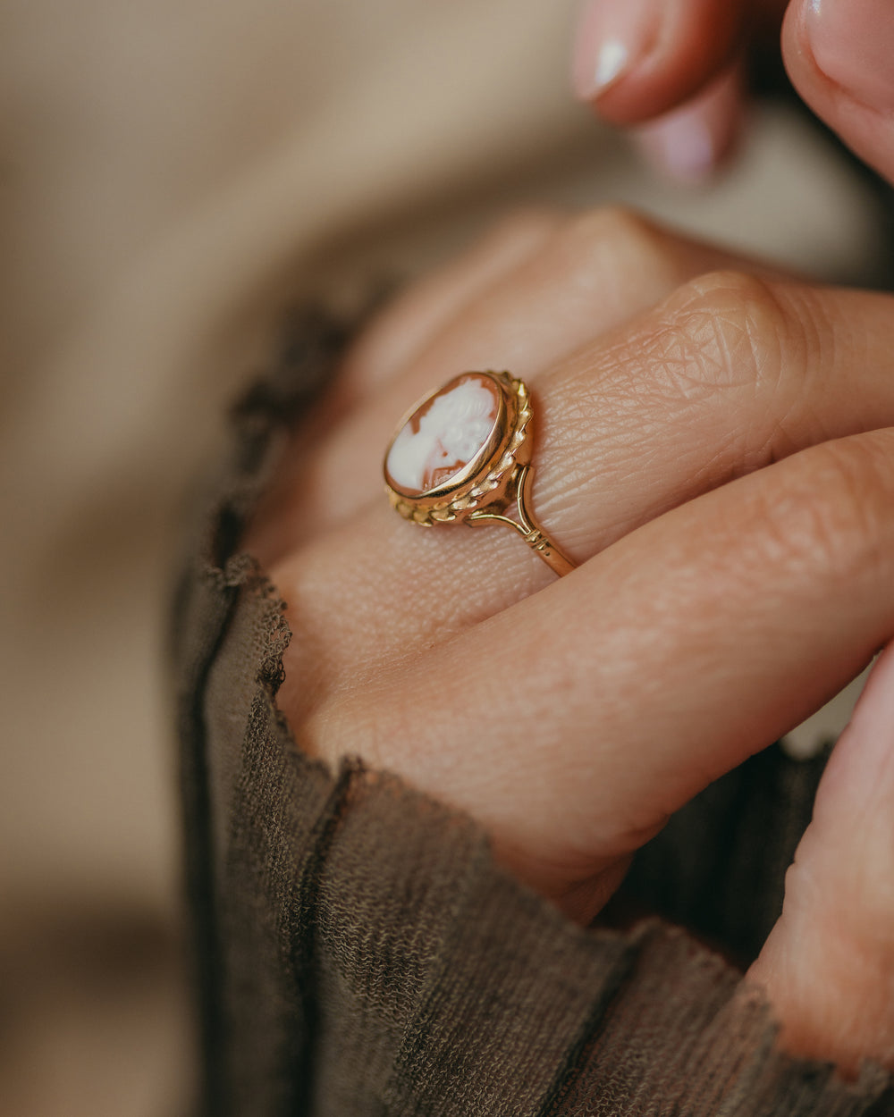 Celia 1973 Vintage 9ct Gold Carnelian Cameo Ring
