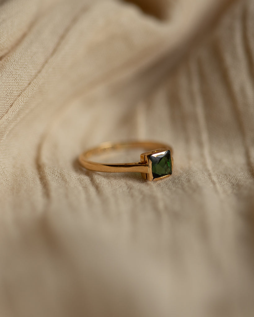 Harriet 1937 Vintage 18ct Gold Tourmaline Single Stone Ring