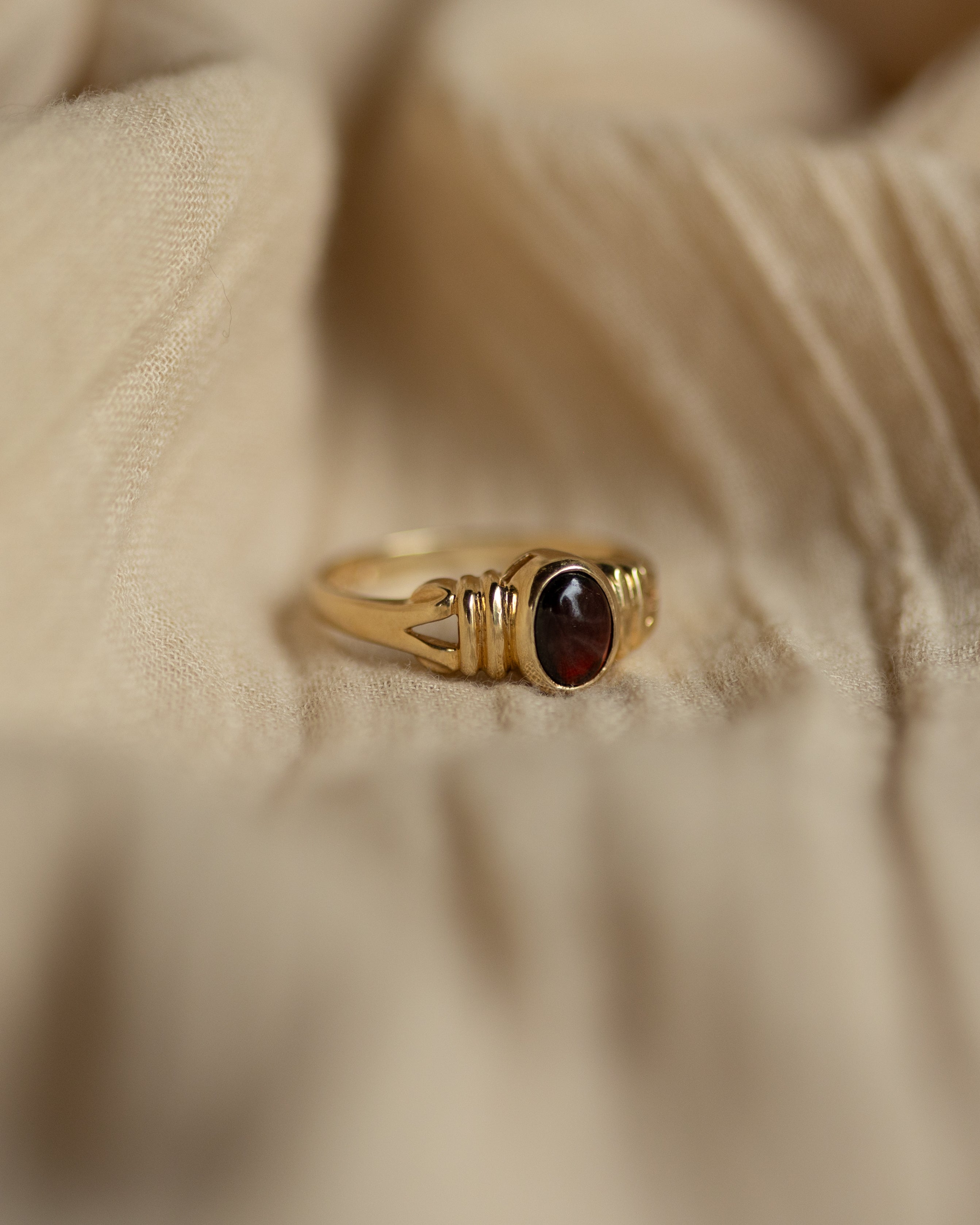 Drusilla 1994 Vintage 9ct Gold Garnet Single Stone Ring