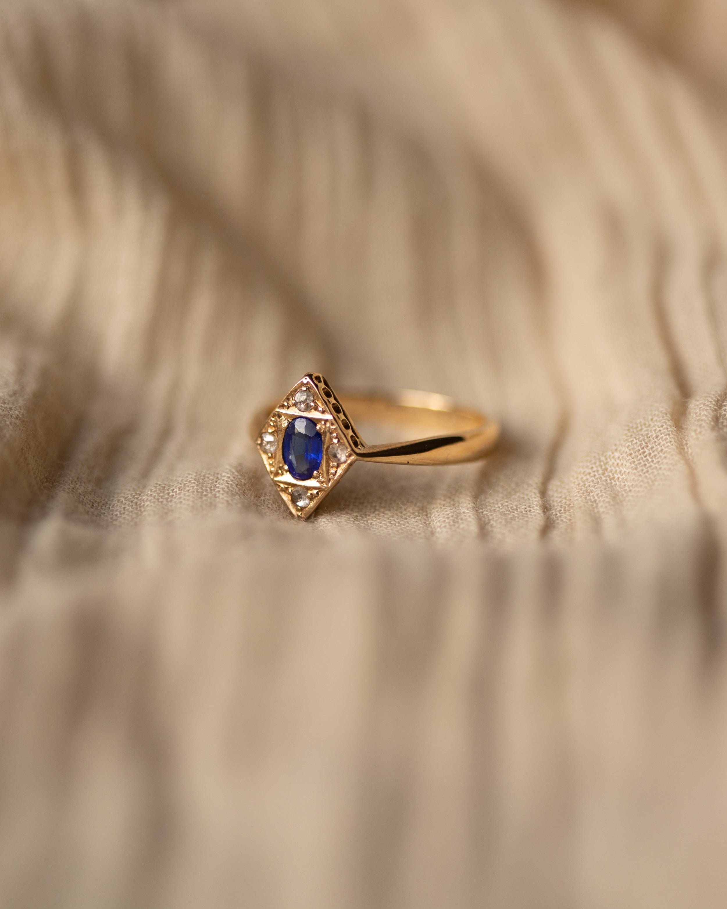 Ivy Vintage 18ct Gold Sapphire & Diamond Ring