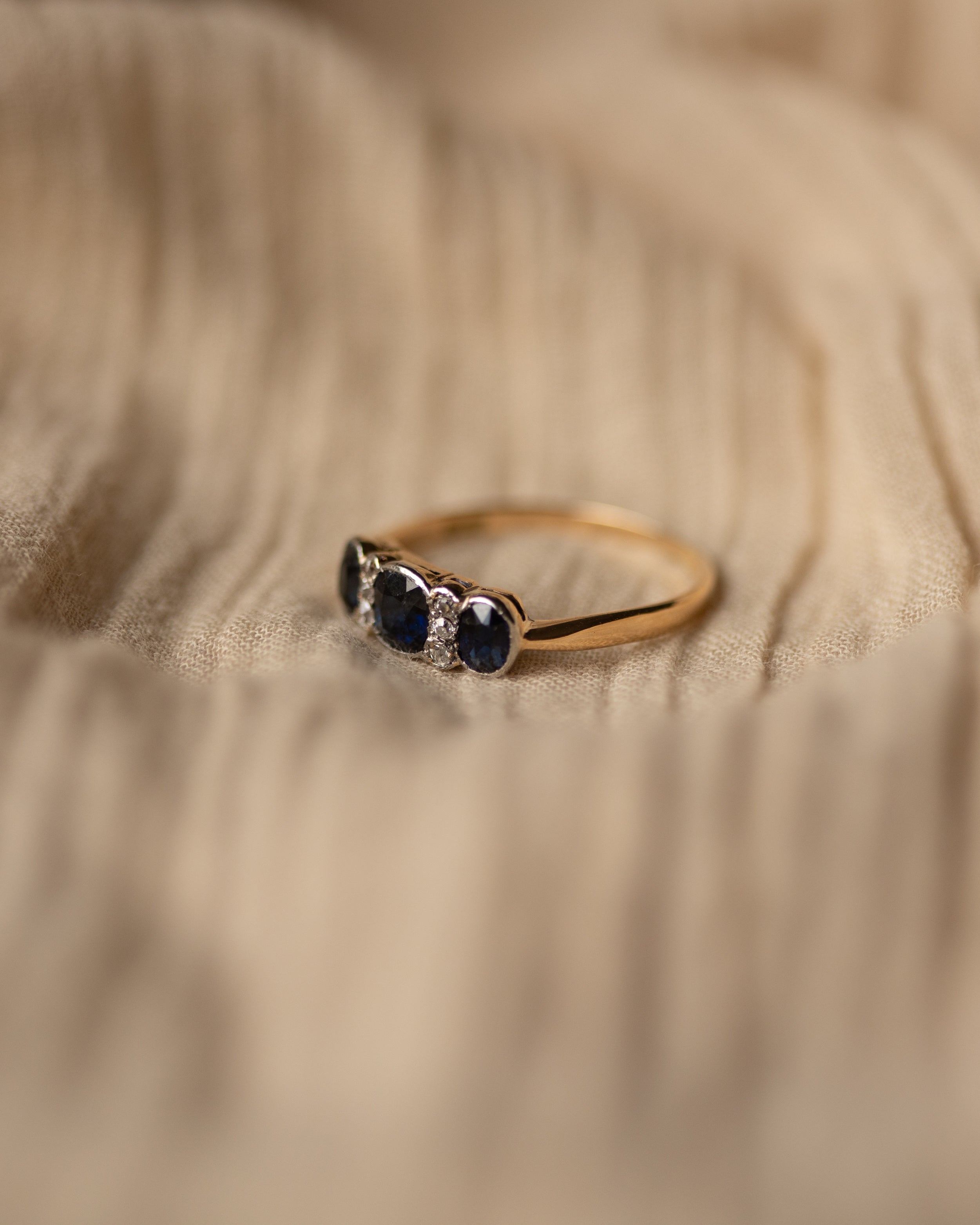 Diana Antique 18ct Gold Sapphire & Diamond Ring