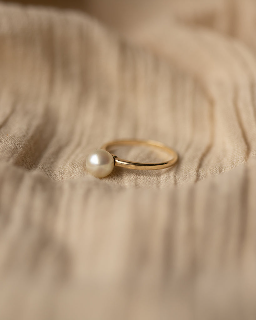 Dorothea Vintage 14ct Gold Pearl Solitaire Ring