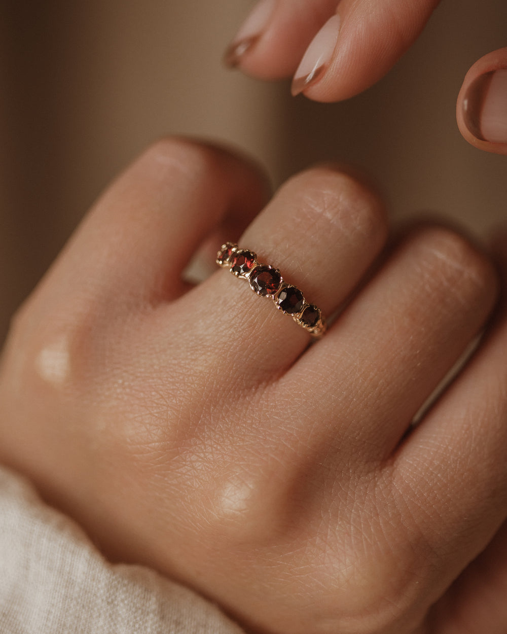 Claribel 1978 Vintage 9ct Gold Garnet Five Stone Ring
