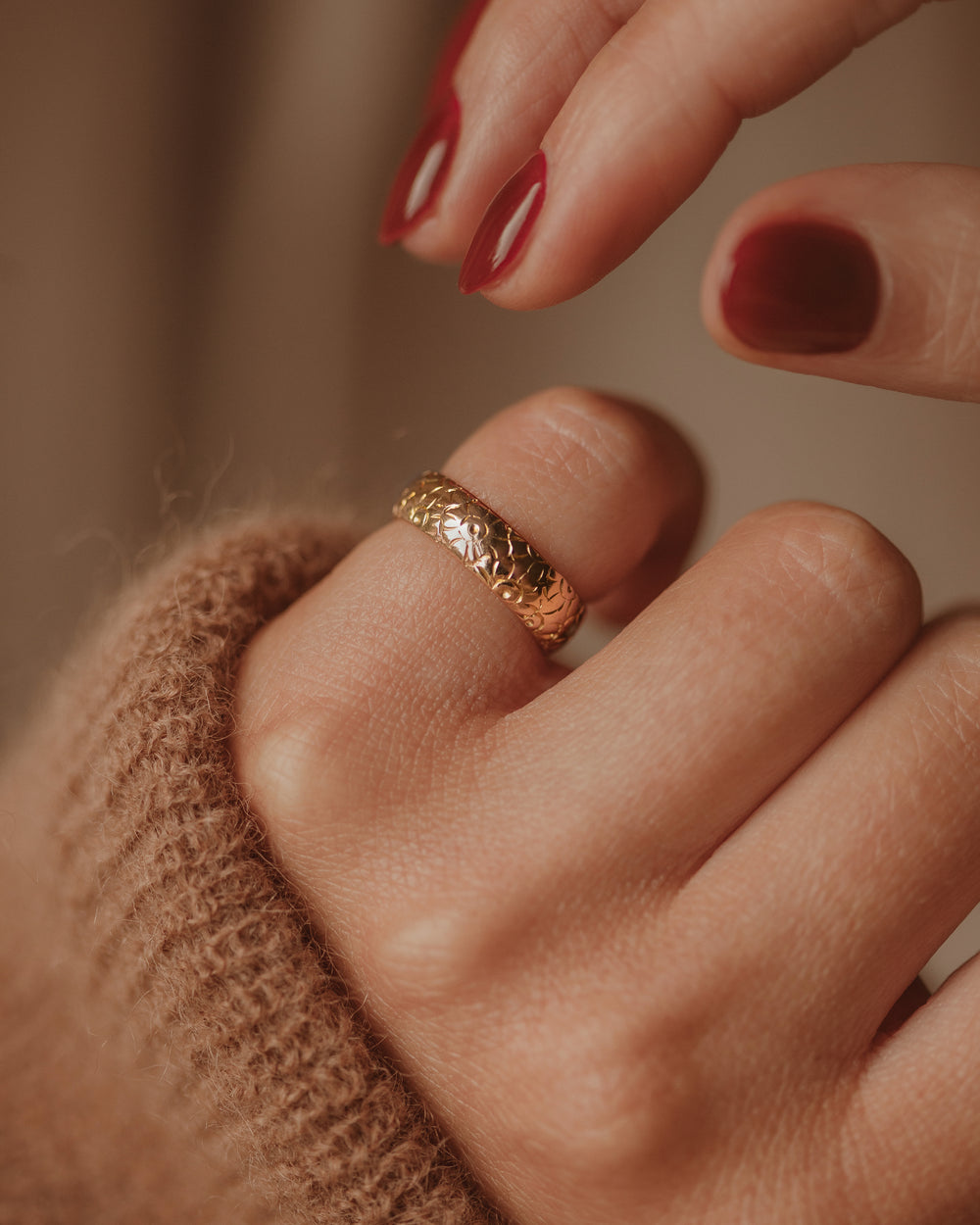 Dahlia 1960 Vintage 22ct Gold Floral Wedding Band Ring
