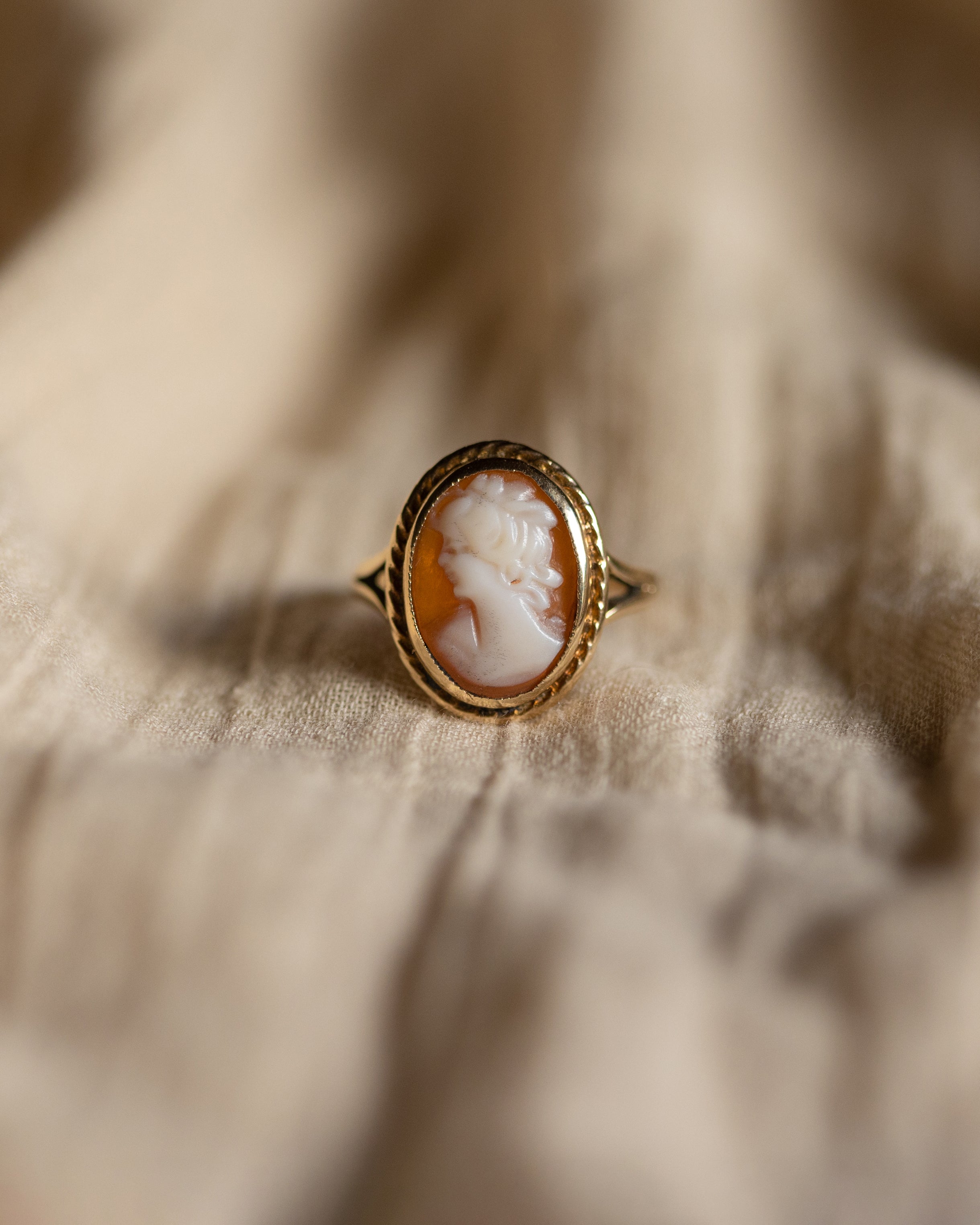 Eleanora 1966 Vintage 9ct Gold Cameo Ring