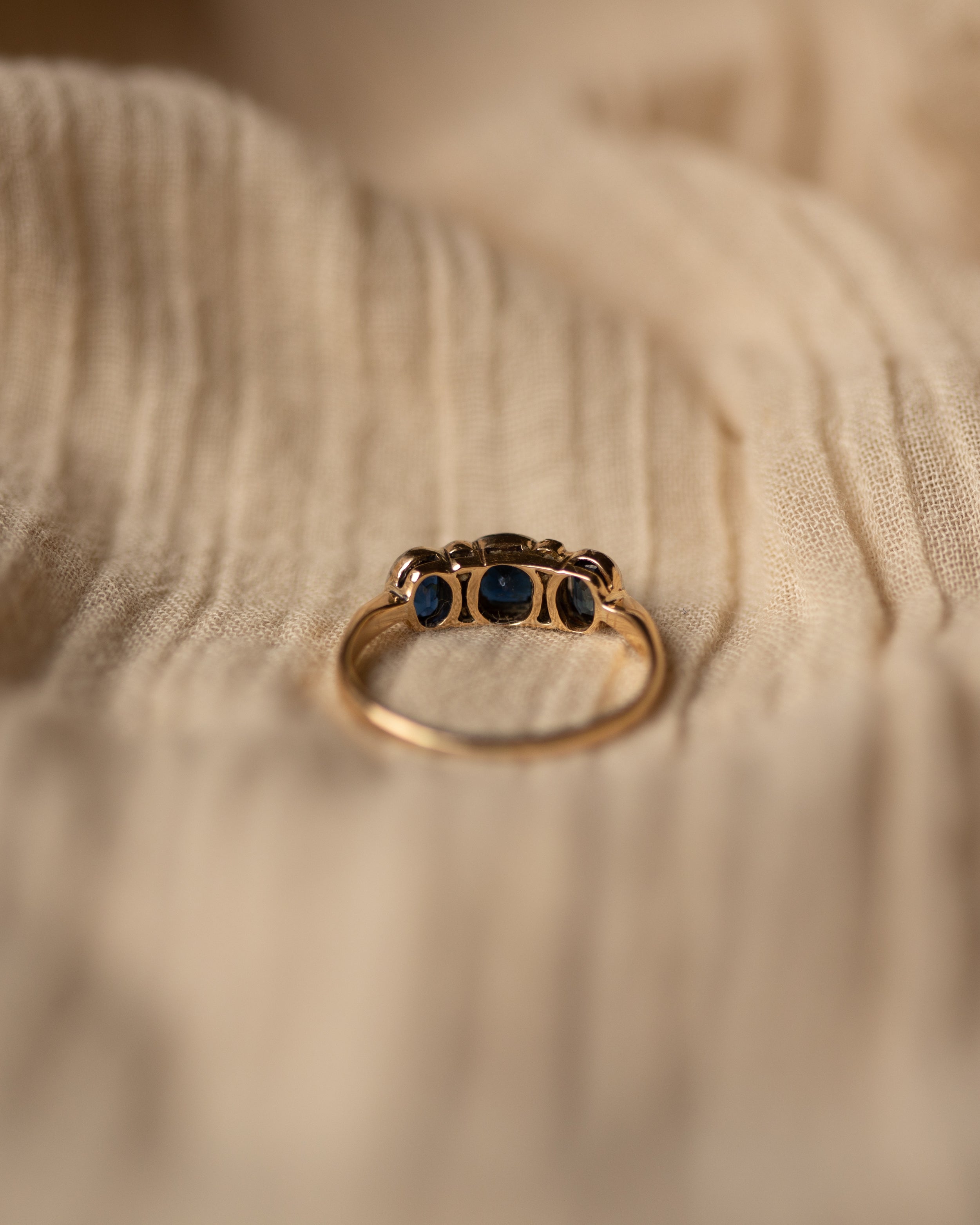 Diana Antique 18ct Gold Sapphire & Diamond Ring