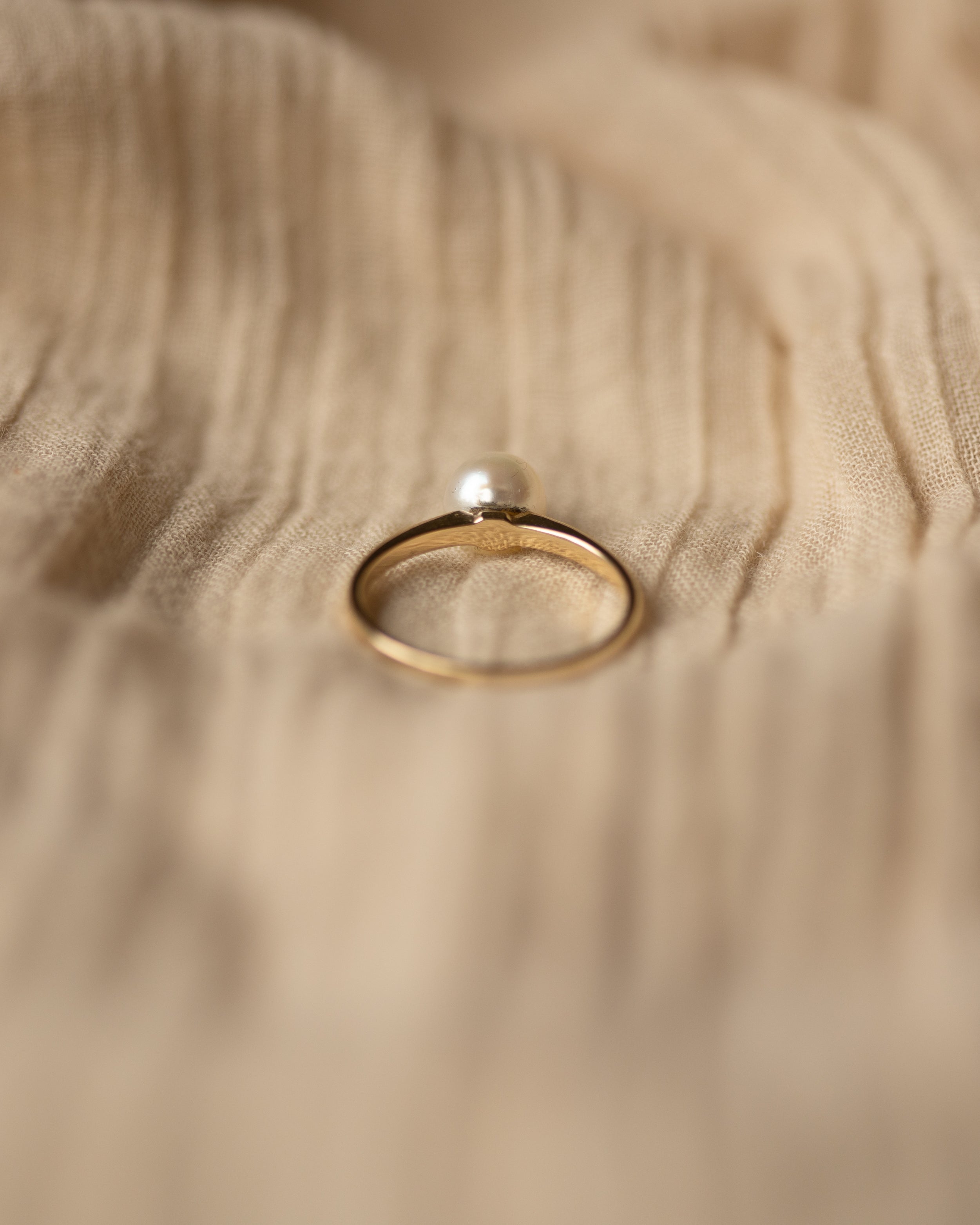 Dorothea Vintage 14ct Gold Pearl Solitaire Ring