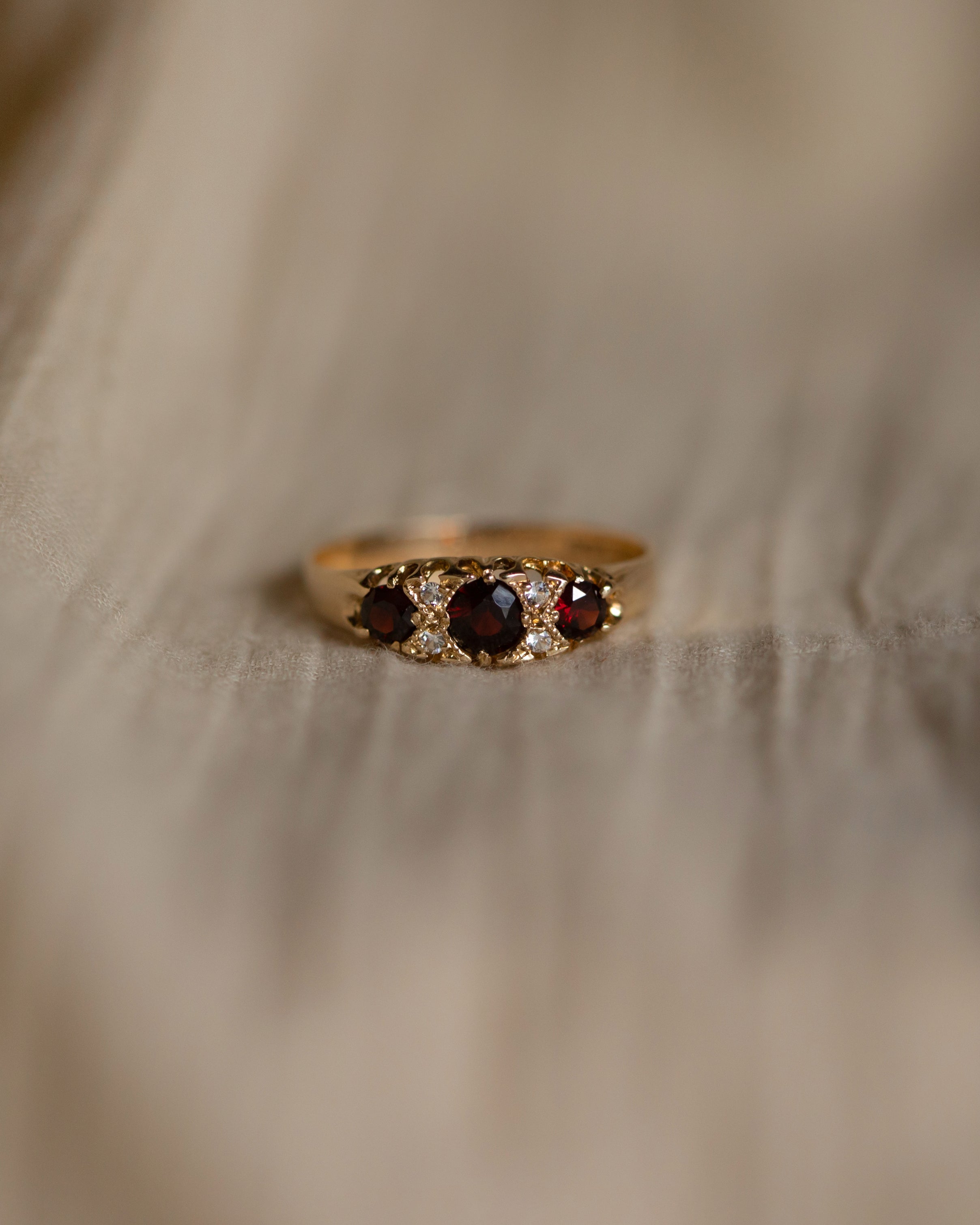 Elisabeth 1978 Vintage 9ct Gold Garnet & Spinel Ring