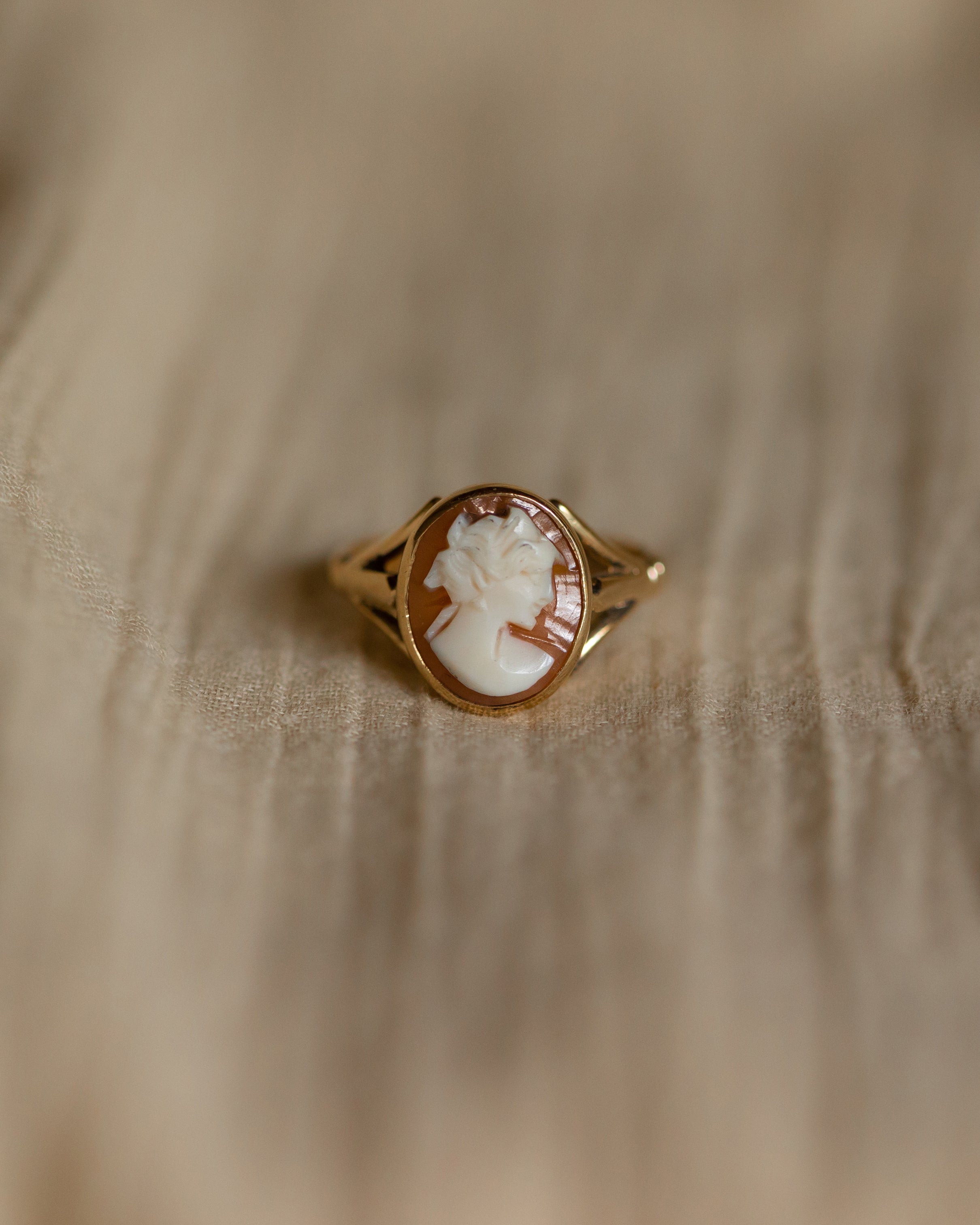 Ivy 1975 Vintage 9ct Gold Cameo Ring