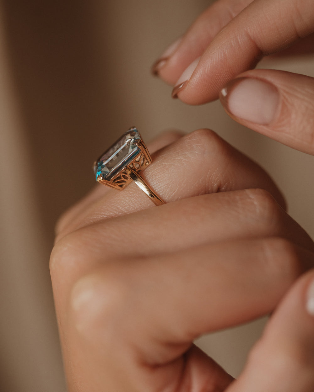 Blanche 1964 Vintage 9ct Gold Blue Spinel Cocktail Ring