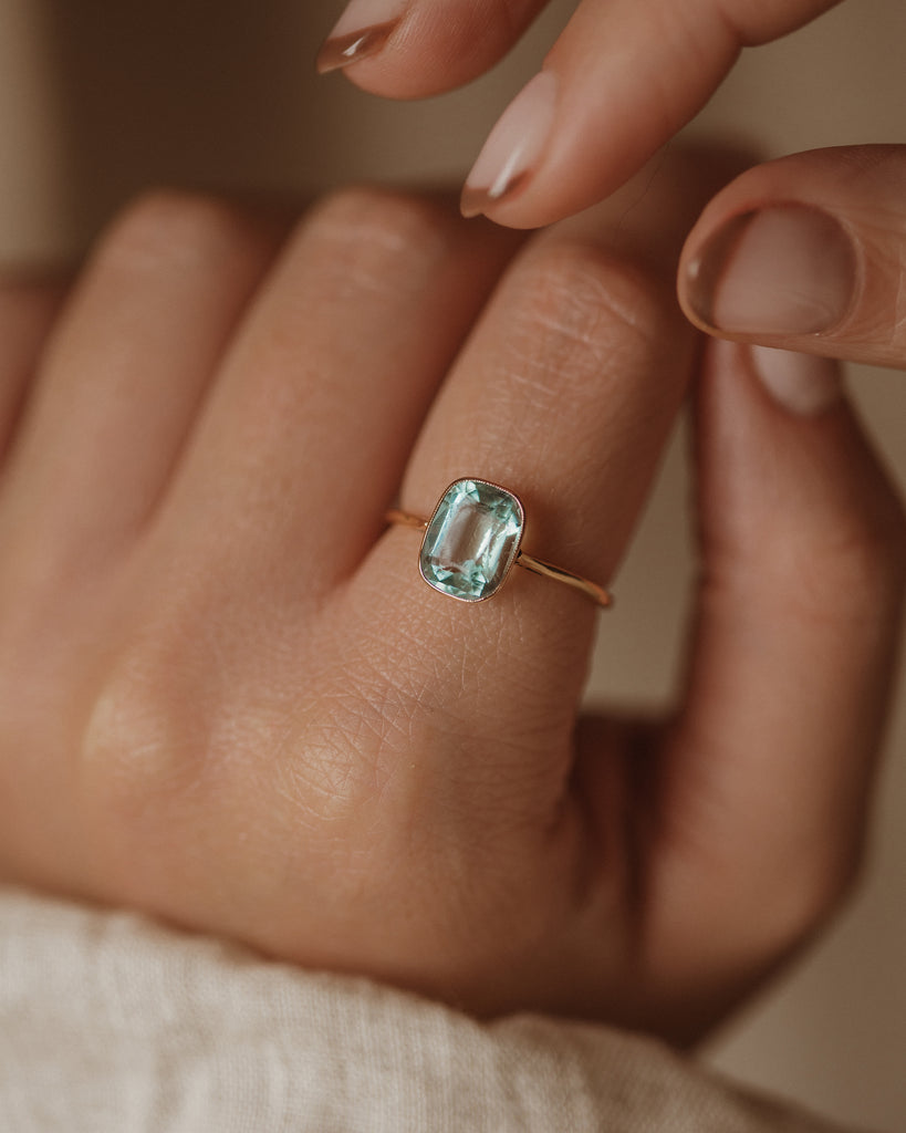 Hannah Vintage 9ct Gold Blue Paste Solitaire Ring