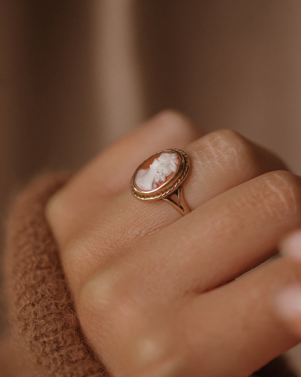 Eleanora 1966 Vintage 9ct Gold Cameo Ring