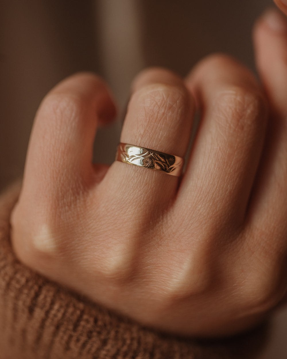 Margery Vintage 9ct Gold Sea & Star Etched Band Ring