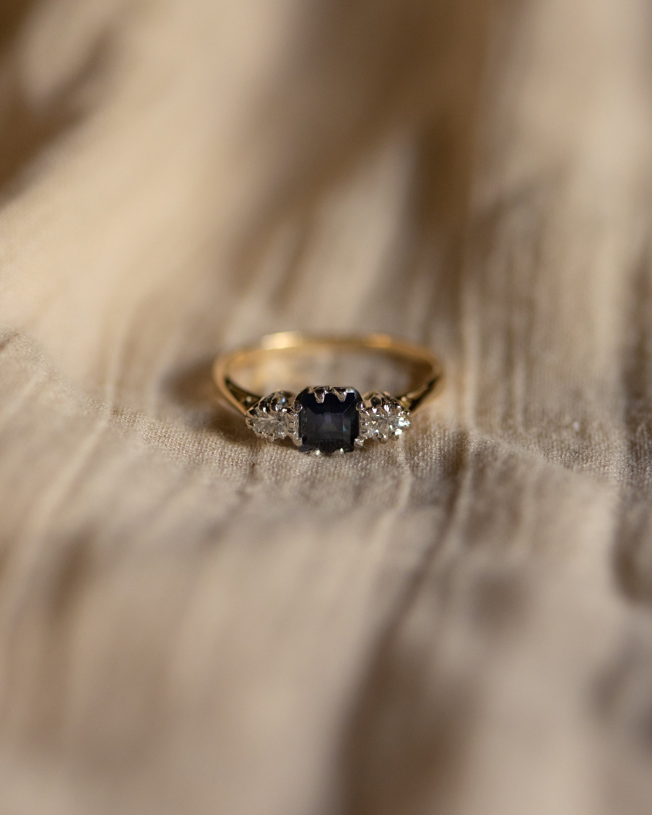 Ivy Vintage 18ct Gold Sapphire & Diamond Trilogy Ring