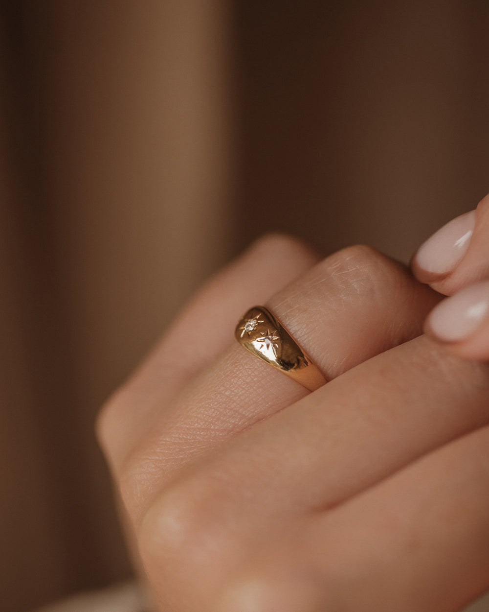 Paulette 1927 Vintage 18ct Gold Star Set Diamond Trilogy Ring