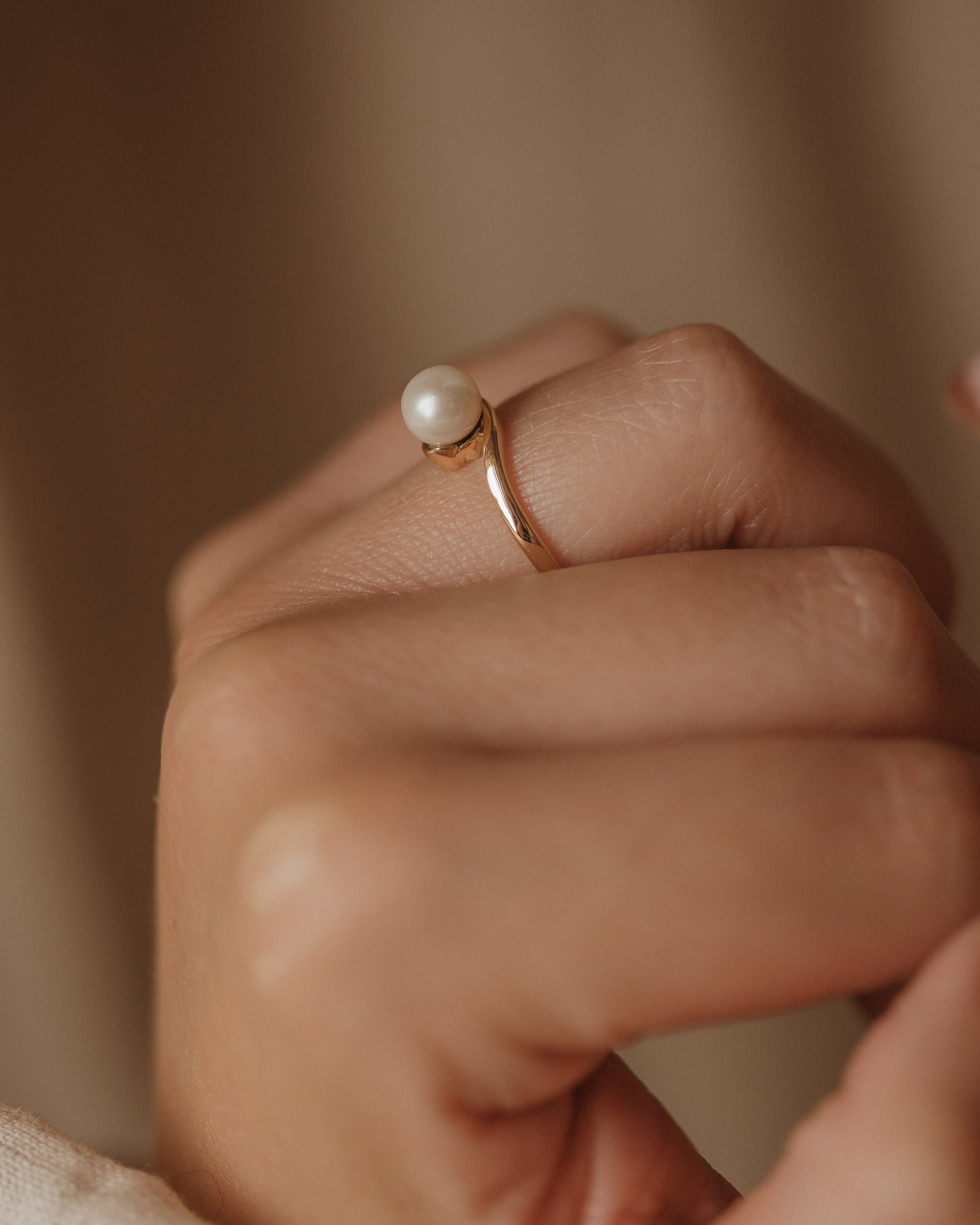 Claudette 1989 Vintage 9ct Gold Pearl Crossover Ring