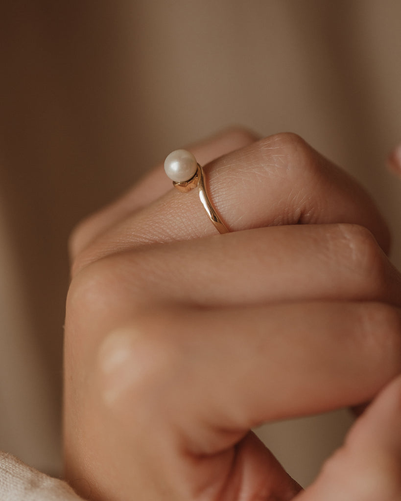 Claudette 1989 Vintage 9ct Gold Pearl Crossover Ring