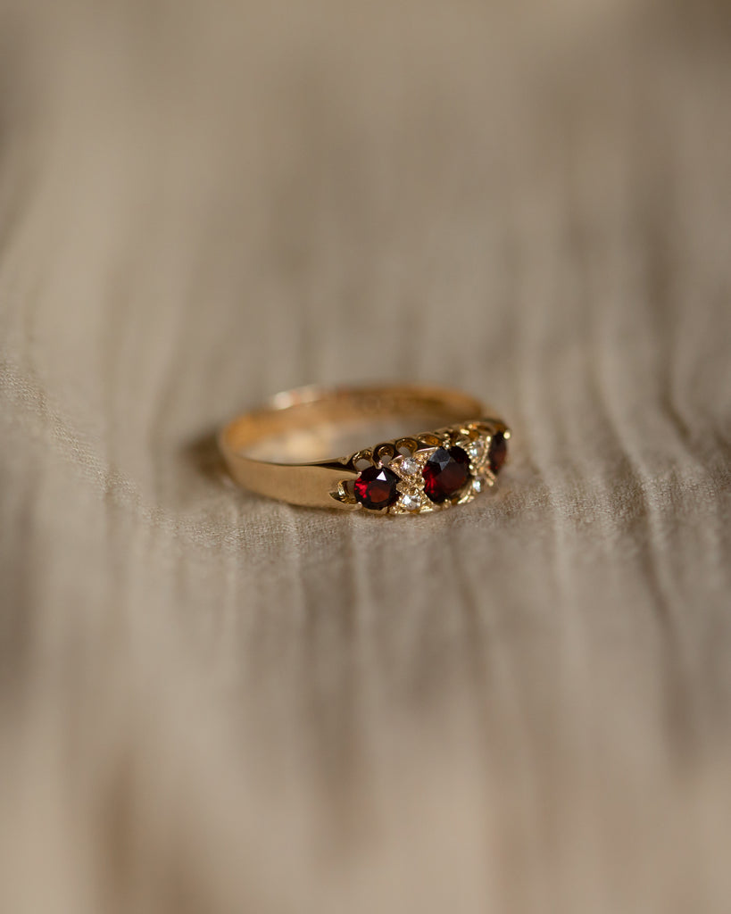 Elisabeth 1978 Vintage 9ct Gold Garnet & Spinel Ring