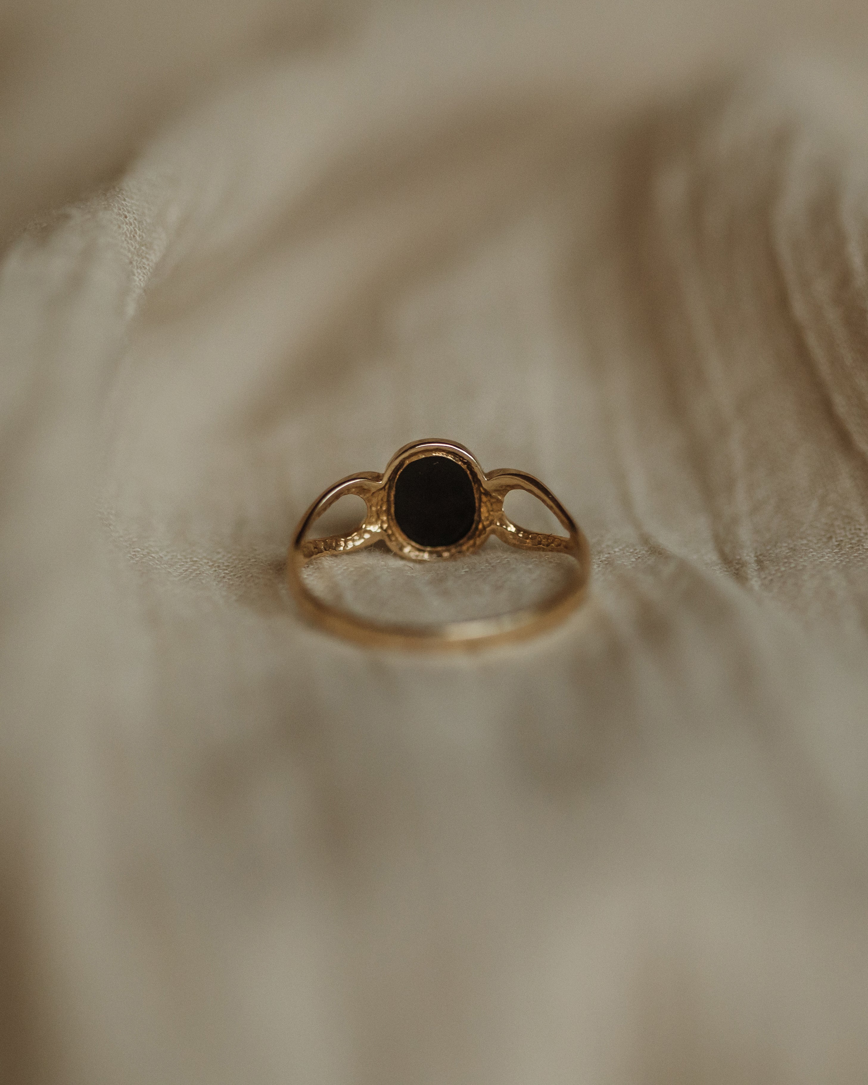 Tabitha 1981 Vintage 9ct Gold Onyx Ring