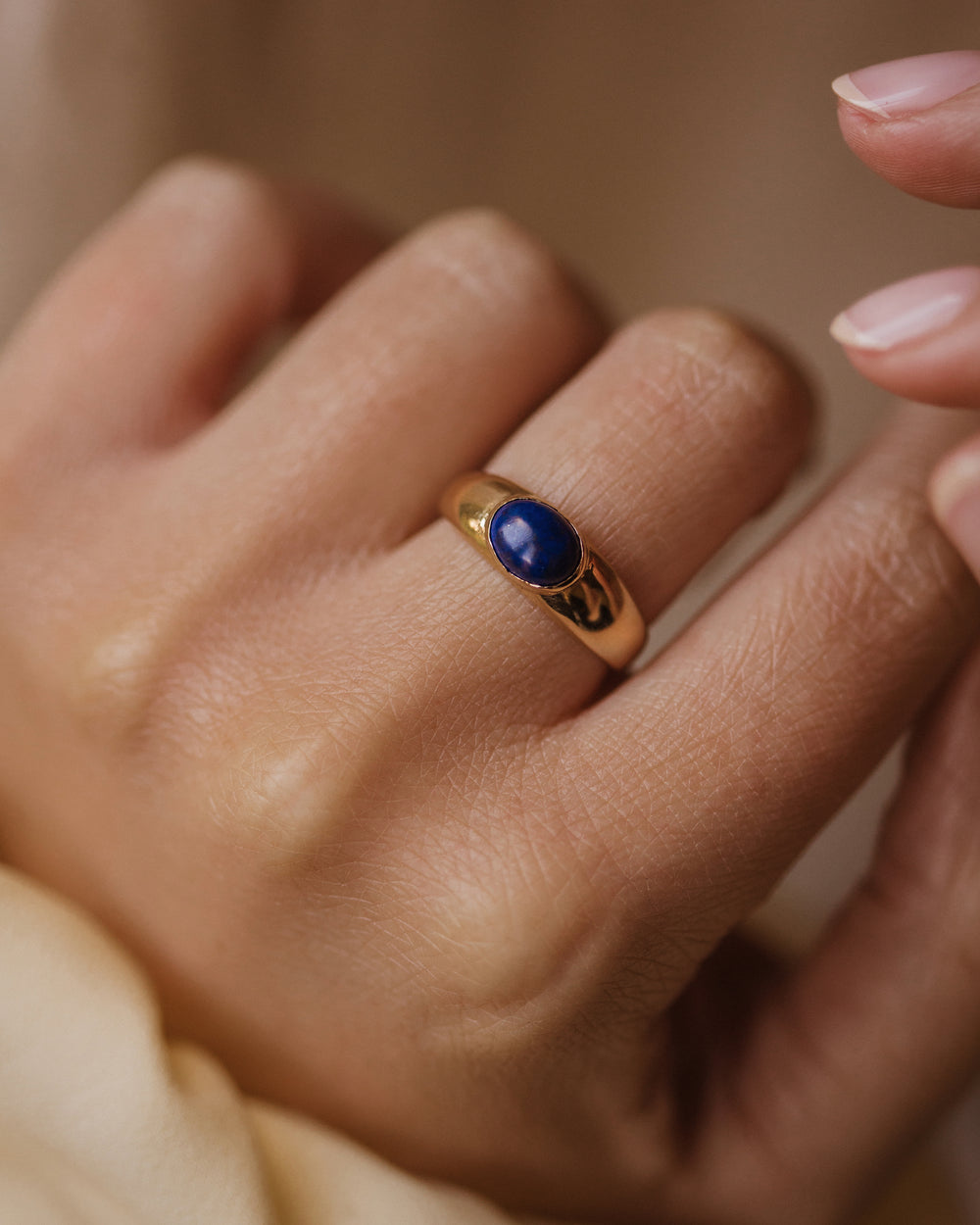 Rena Vintage 9ct Gold Lapis Lazuli Solitaire Ring