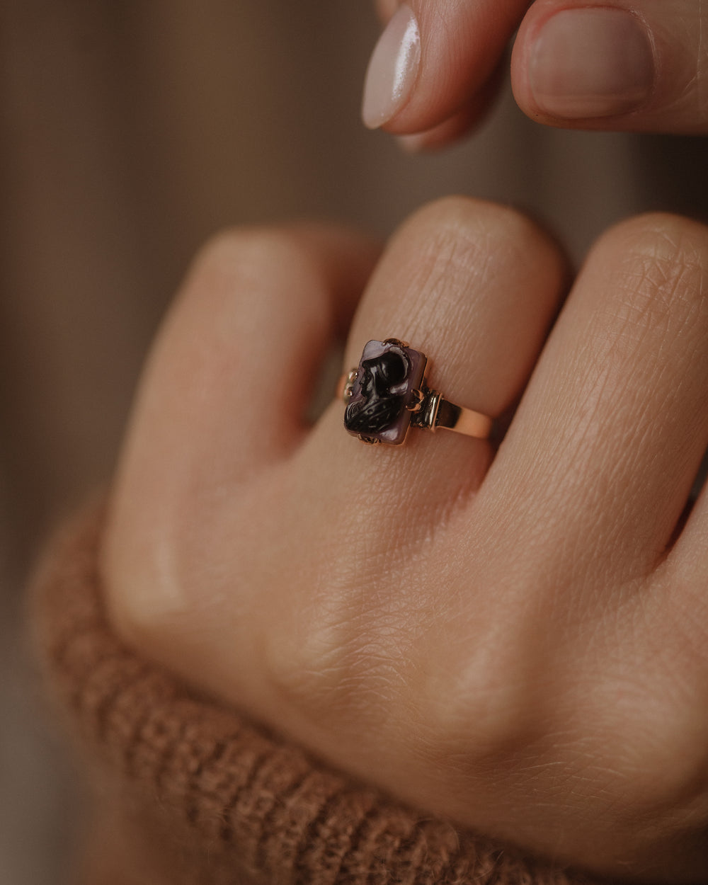 Johanna Vintage 9ct Gold Agate Cameo Ring