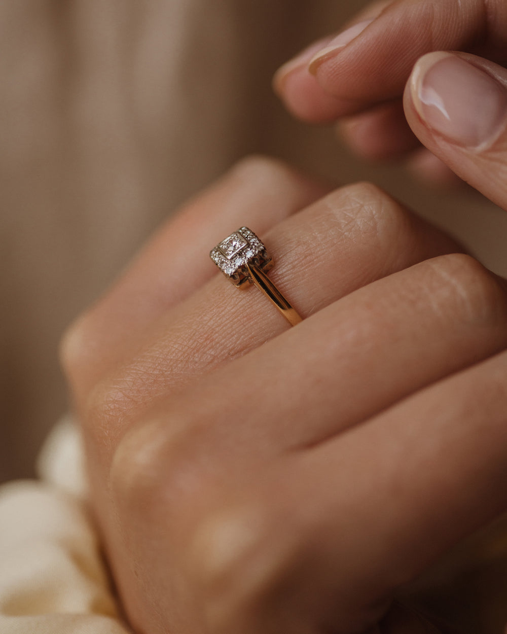 Gwendolyn Vintage 18ct Gold Diamond Cluster Ring