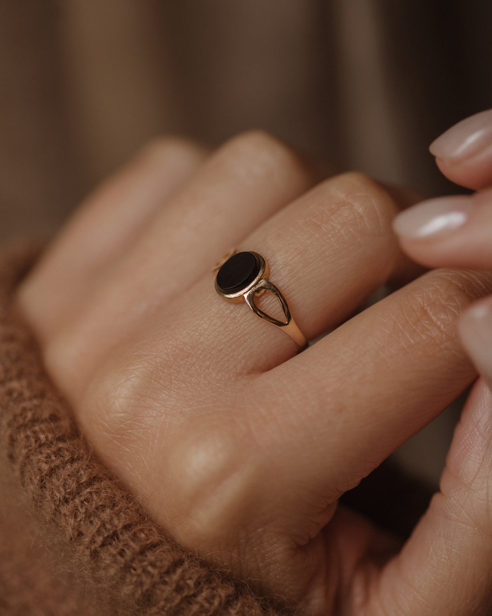 Tabitha 1981 Vintage 9ct Gold Onyx Ring