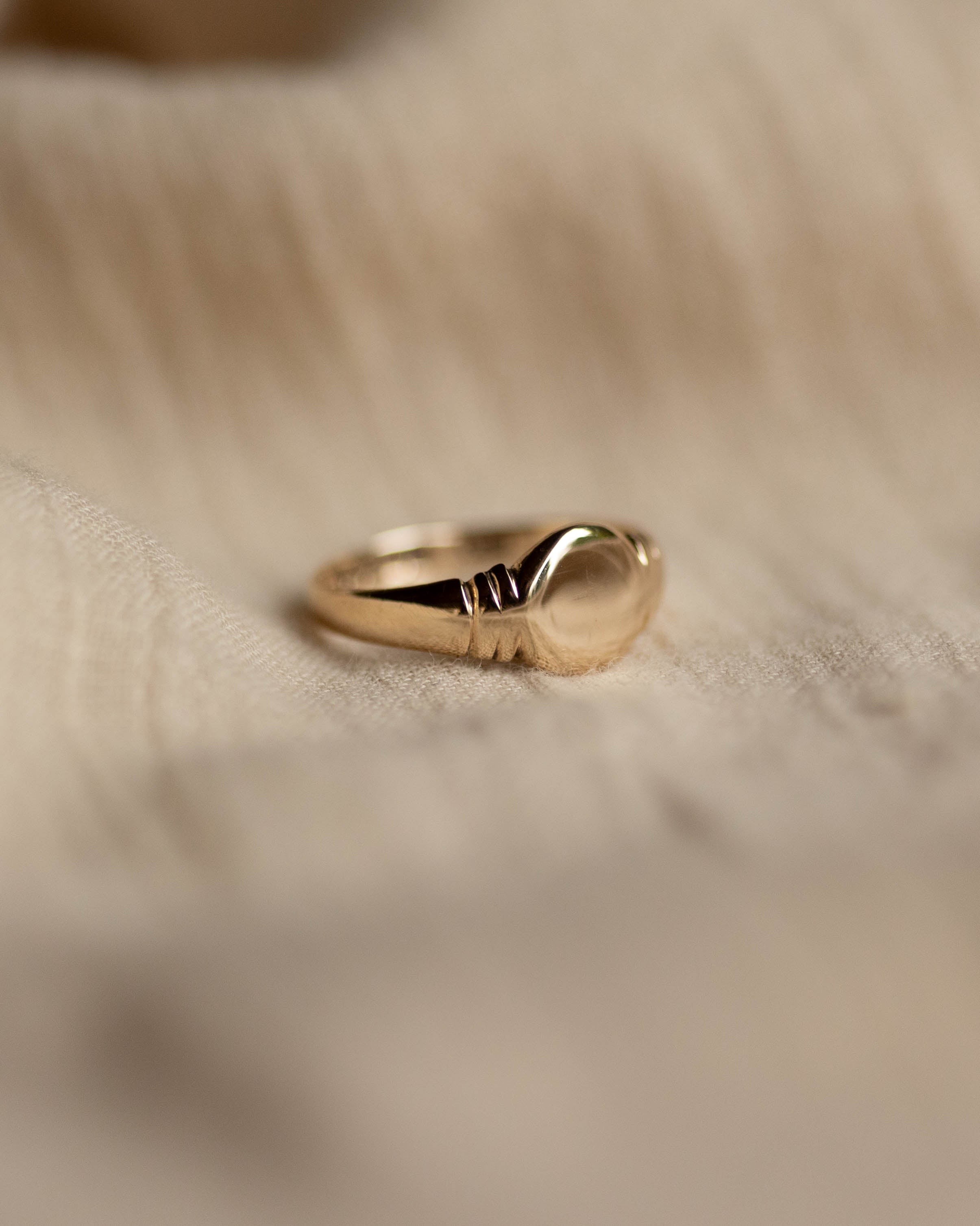 Rosalía 1922 Antique 9ct Gold Signet Ring