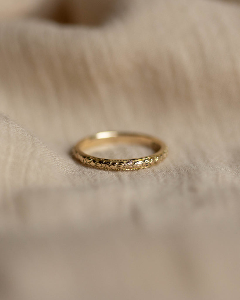 Hortensia 1944 Vintage 9ct Gold Floral Engraved Band Ring