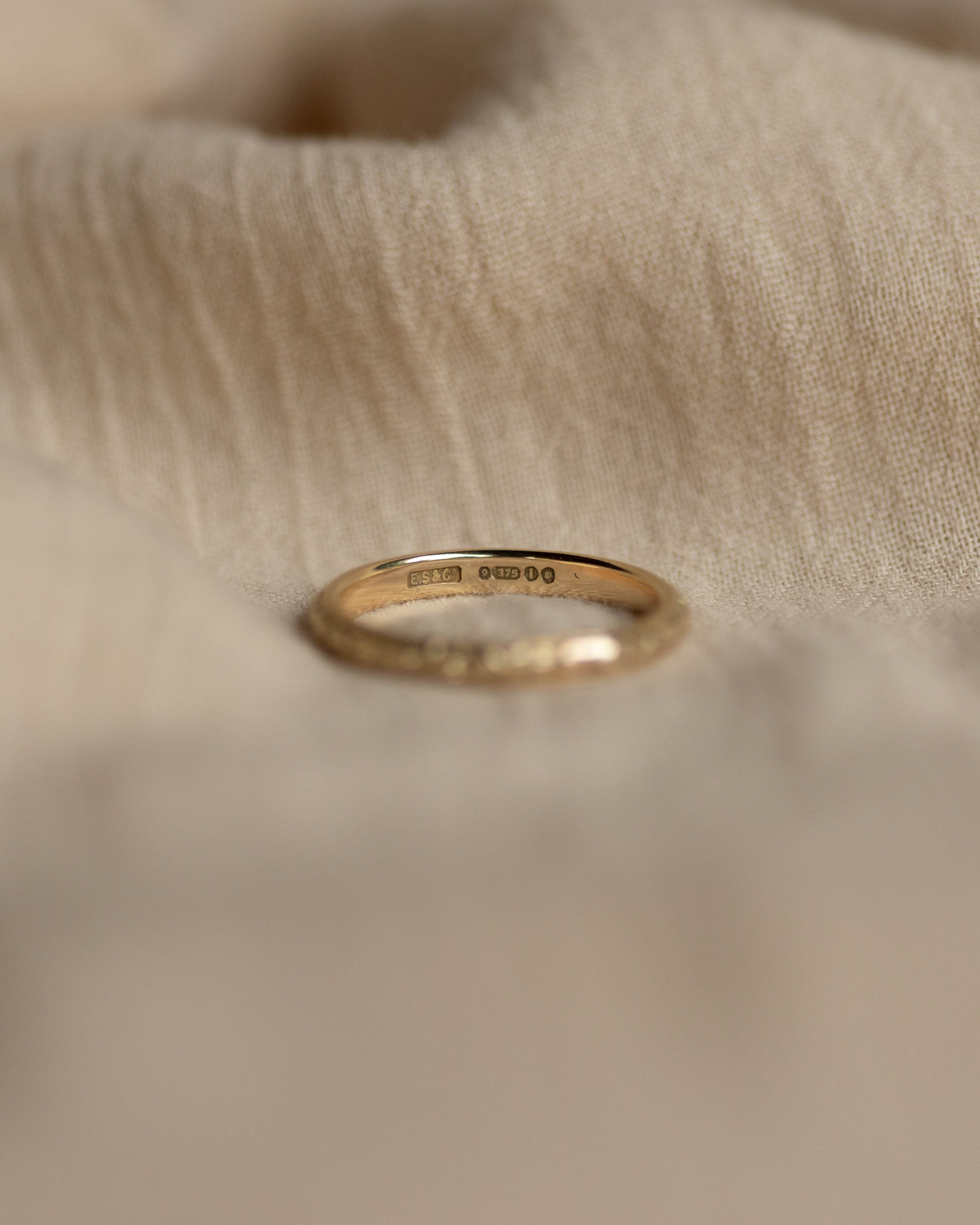 Hortensia 1944 Vintage 9ct Gold Floral Engraved Band Ring