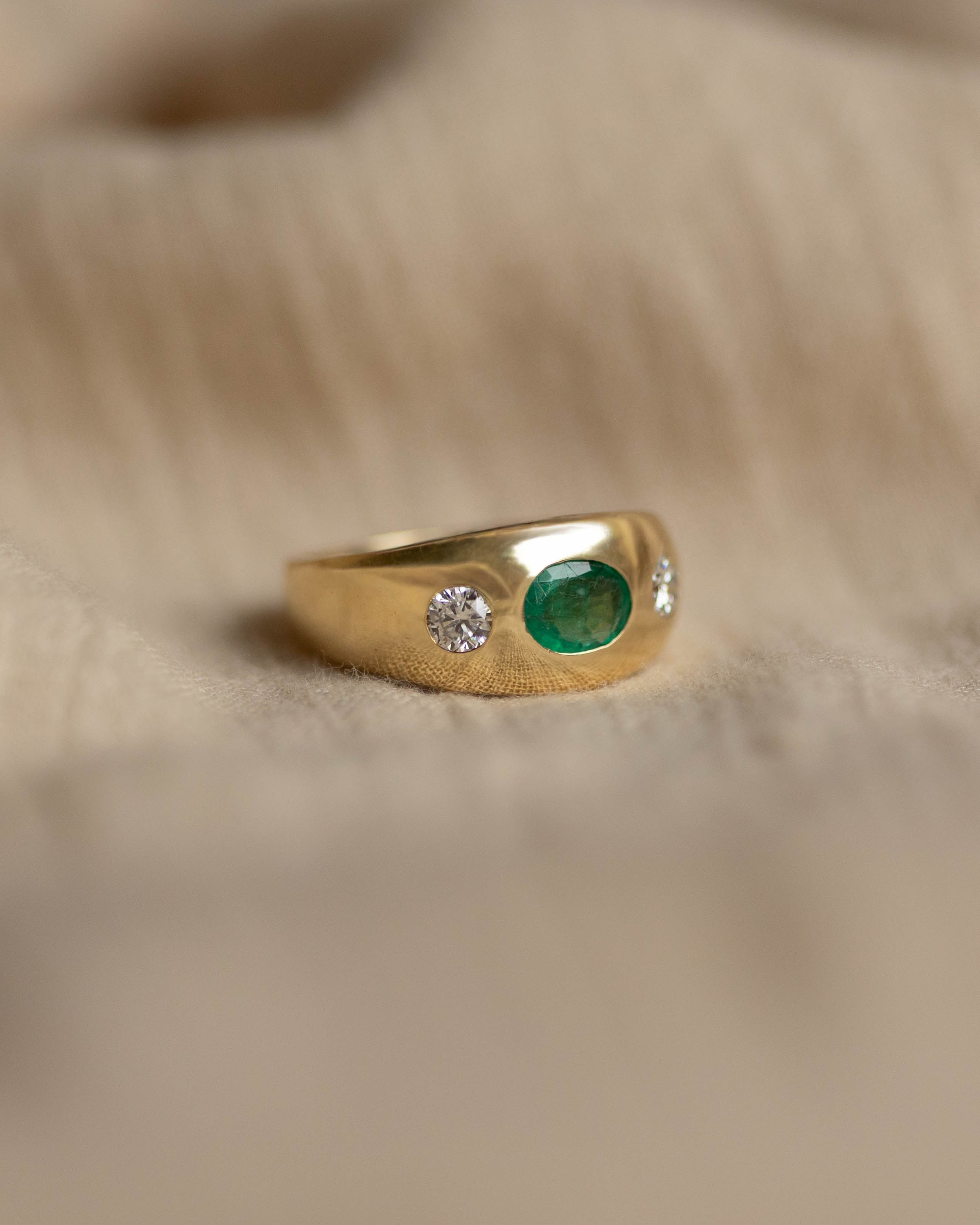 Grace Vintage 18ct Gold Emerald & Diamond Trilogy Rubover Ring