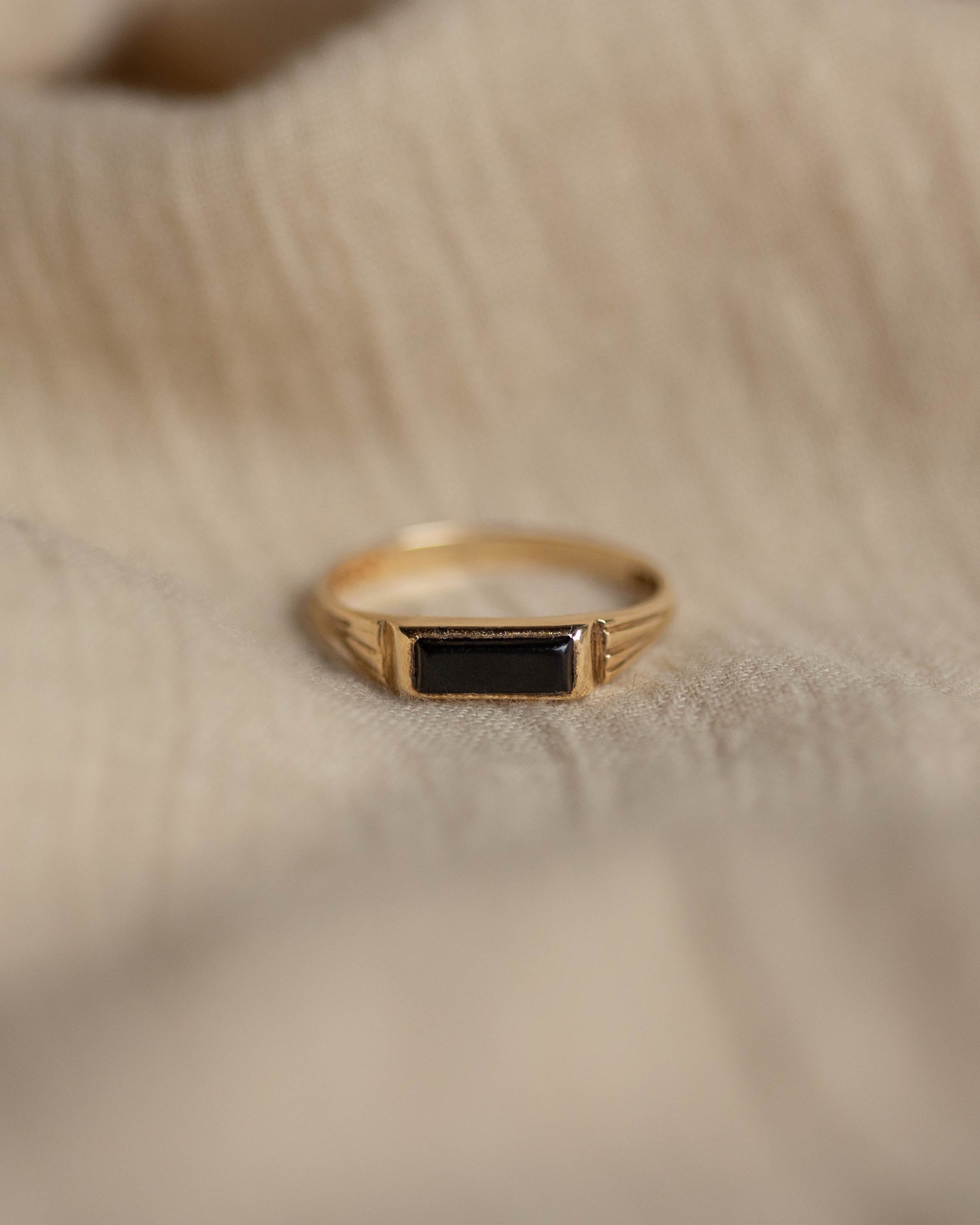 Monique 1984 Vintage 9ct Gold Black Onyx Signet Ring