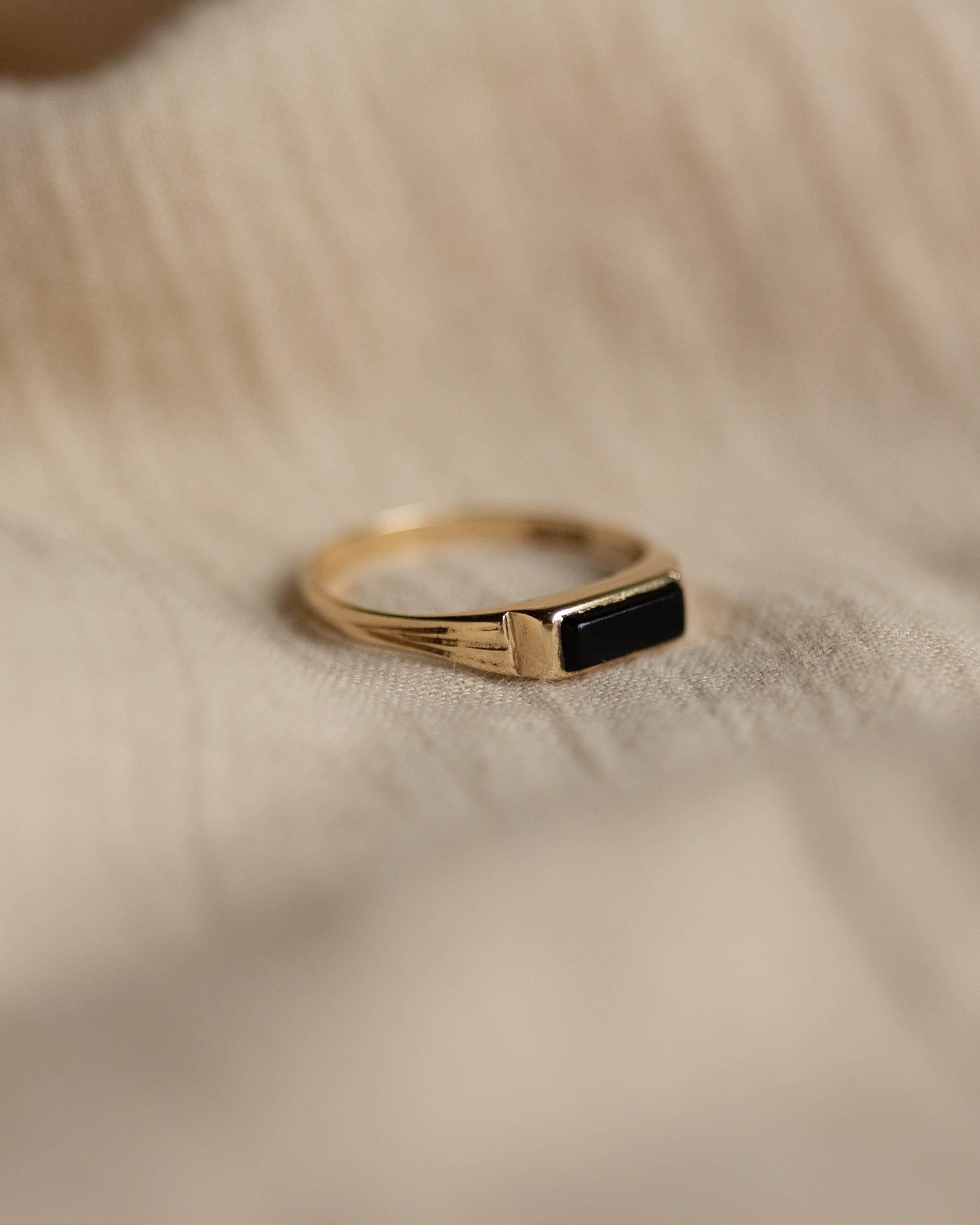 Monique 1984 Vintage 9ct Gold Black Onyx Signet Ring