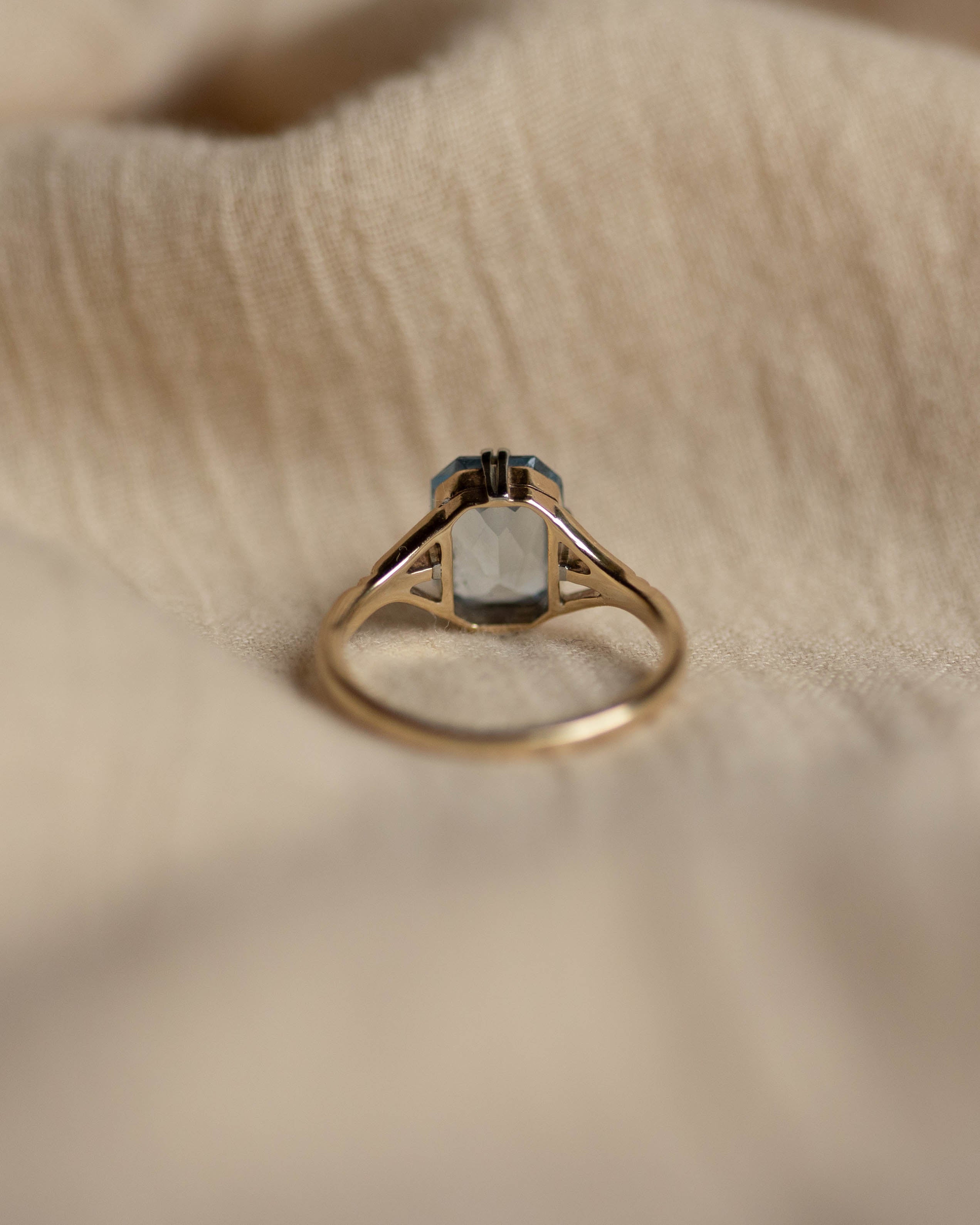 Irene Vintage 9ct Gold Blue Topaz Single Stone Ring