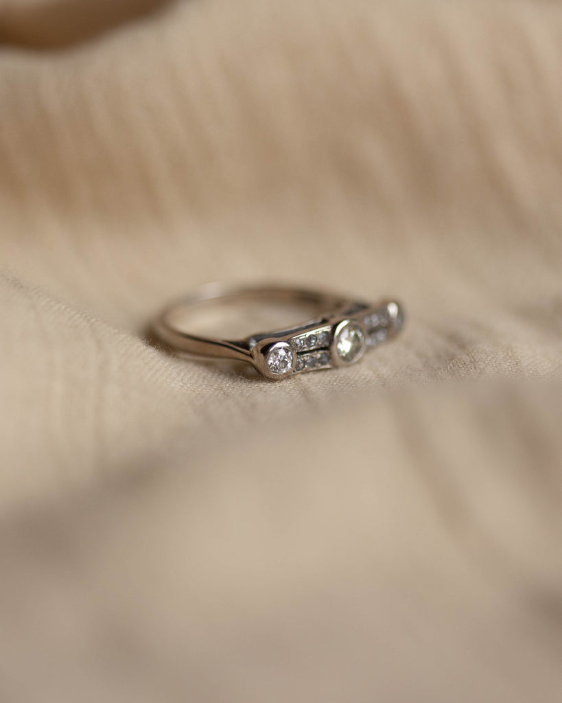 Eugénie 1977 Vintage 18ct White Gold Diamond Trilogy Ring