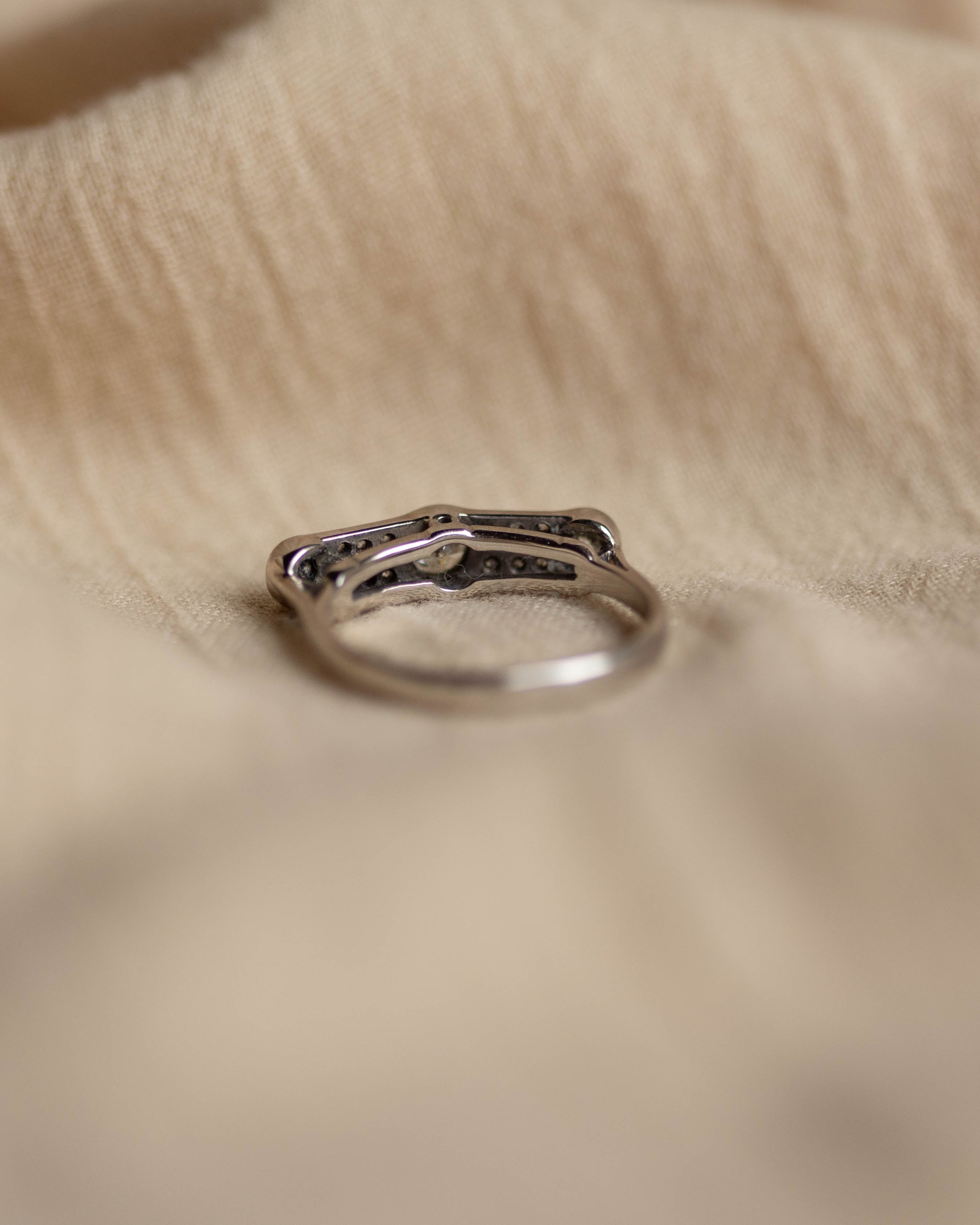 Eugénie 1977 Vintage 18ct White Gold Diamond Trilogy Ring