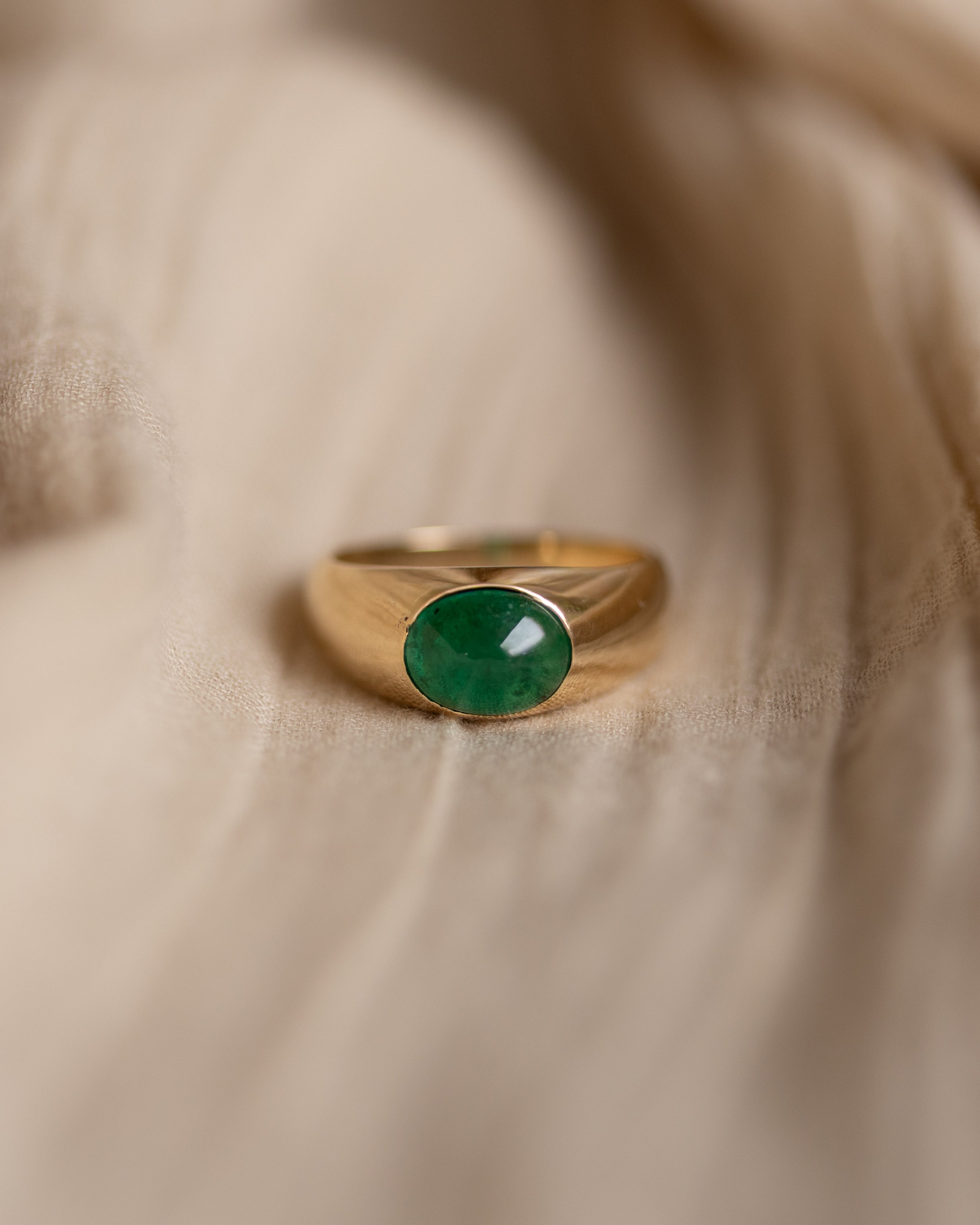 Brie Vintage 18ct Gold Emerald Single Stone Rubover Ring