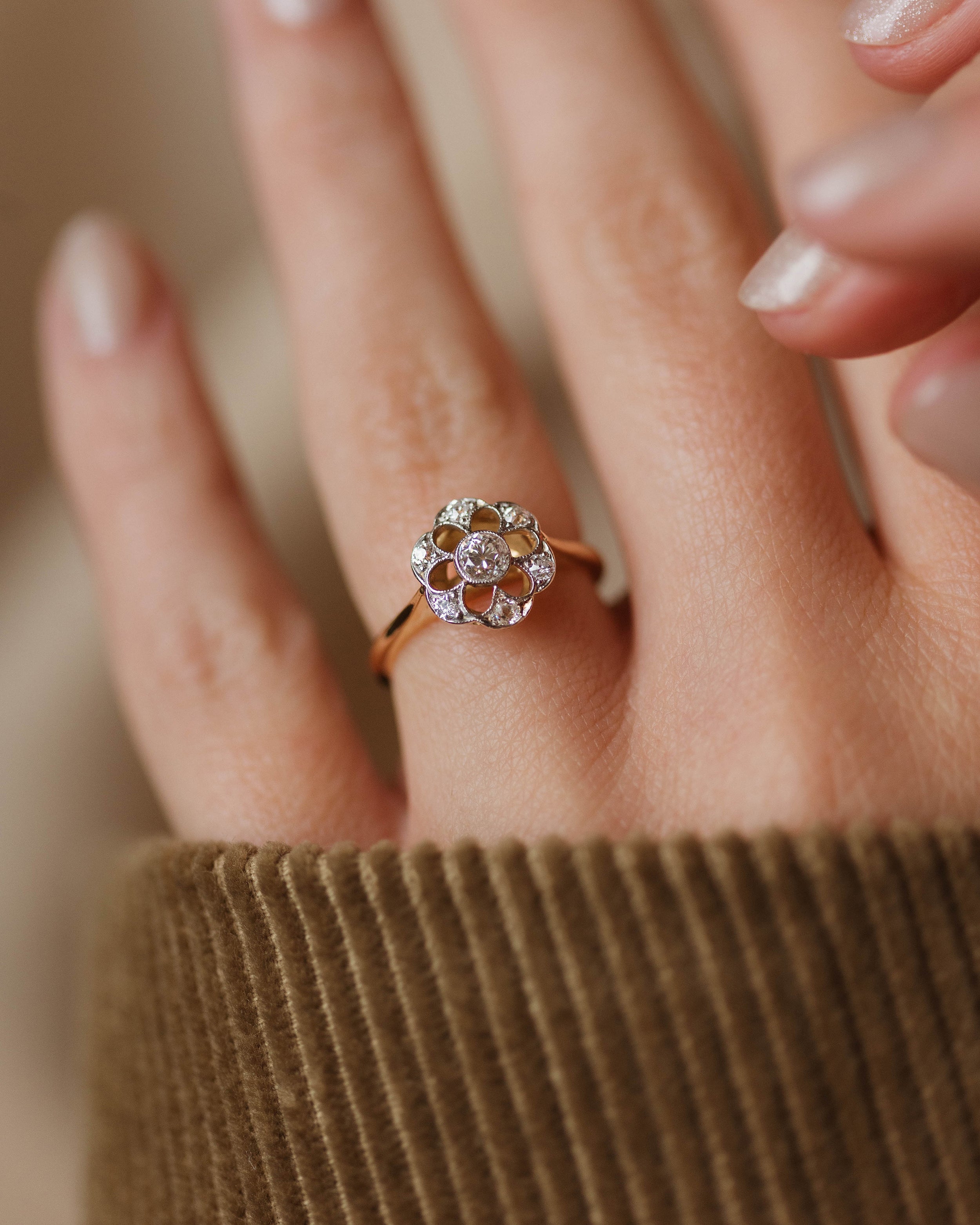 Image of Honesty Antique Art Deco 18ct Gold Diamond Daisy Cluster Ring