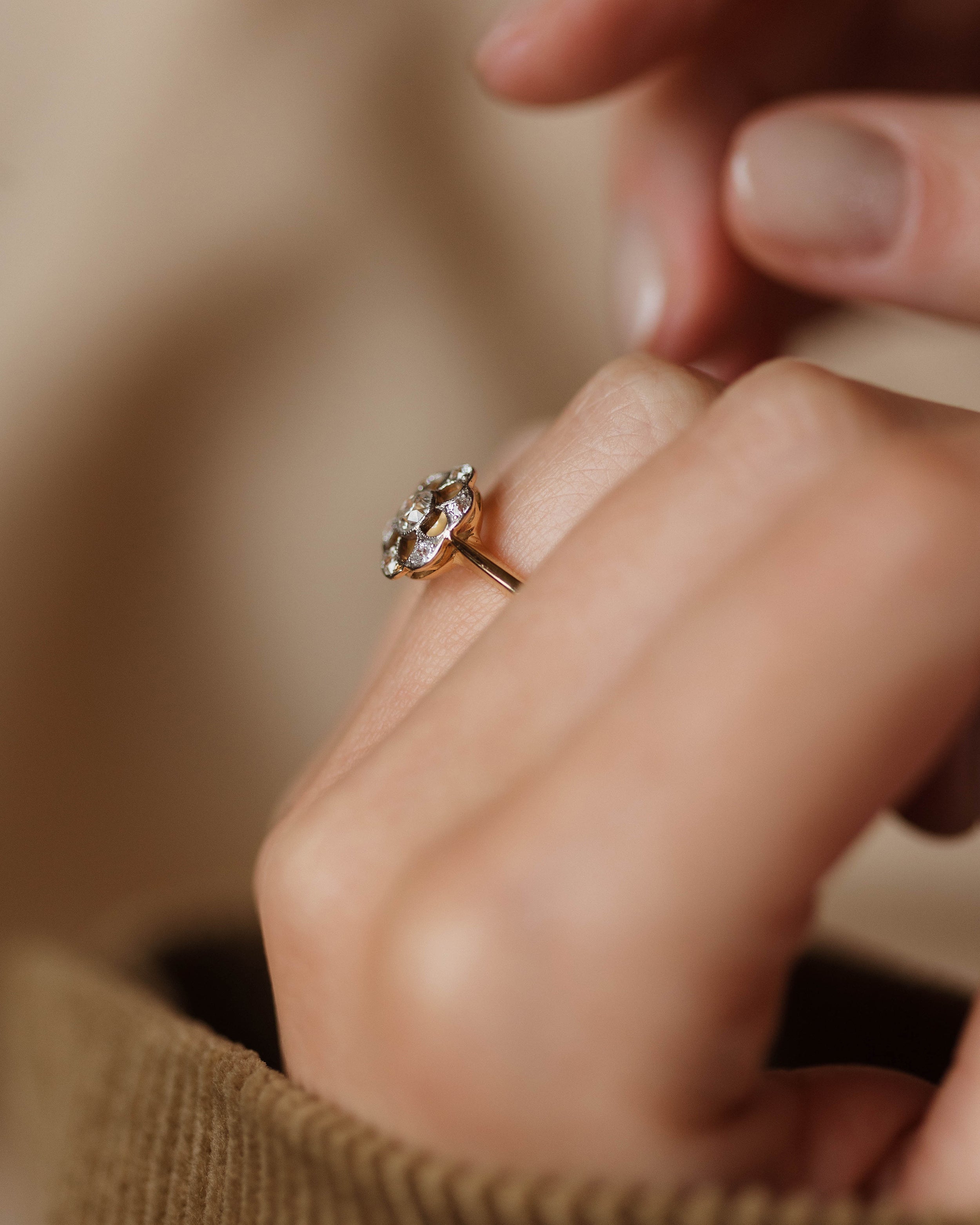 Honesty Antique Art Deco 18ct Gold Diamond Daisy Cluster Ring