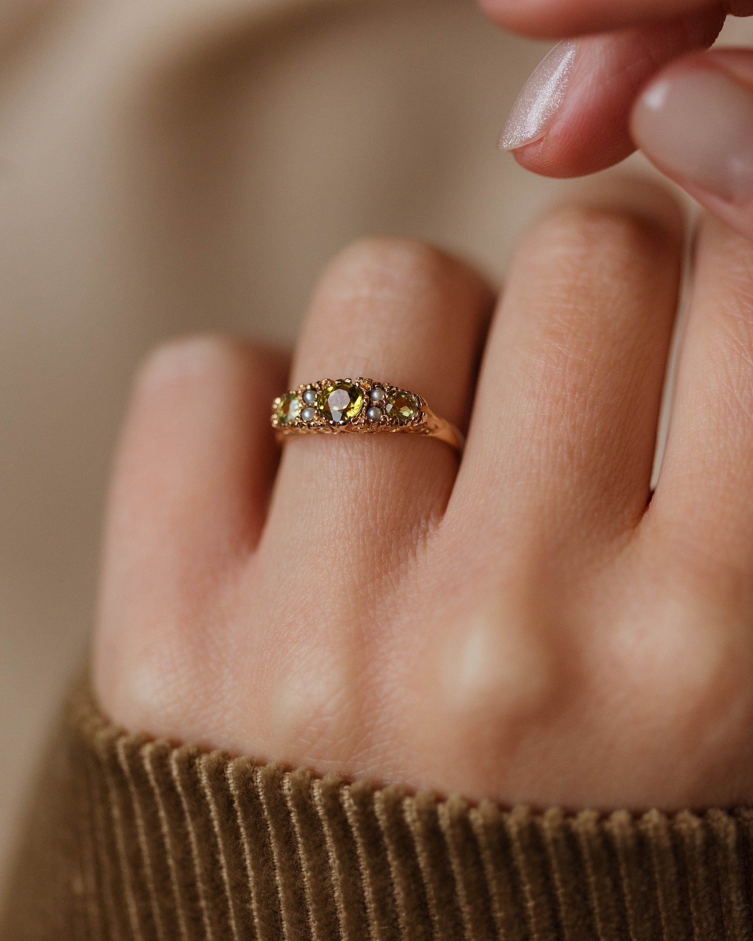 Letty 1968 Vintage 9ct Gold Peridot & Pearl Seven Stone Ring