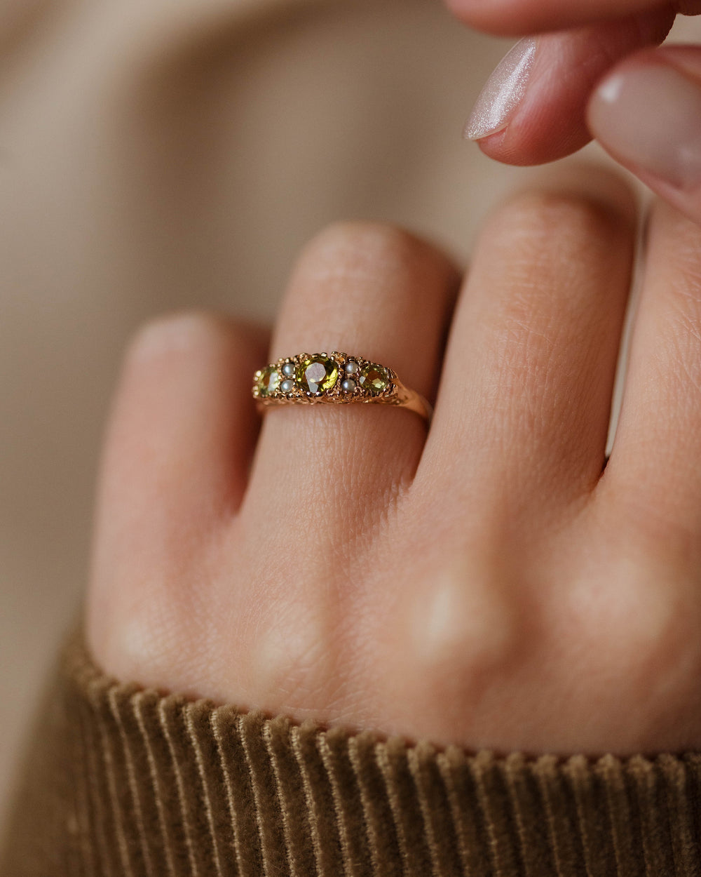 Letty 1968 Vintage 9ct Gold Peridot & Pearl Seven Stone Ring
