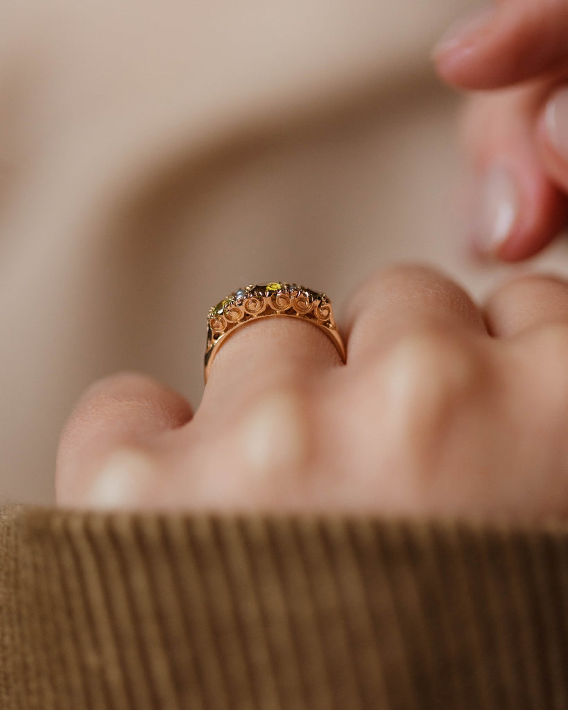 Letty 1968 Vintage 9ct Gold Peridot & Pearl Seven Stone Ring