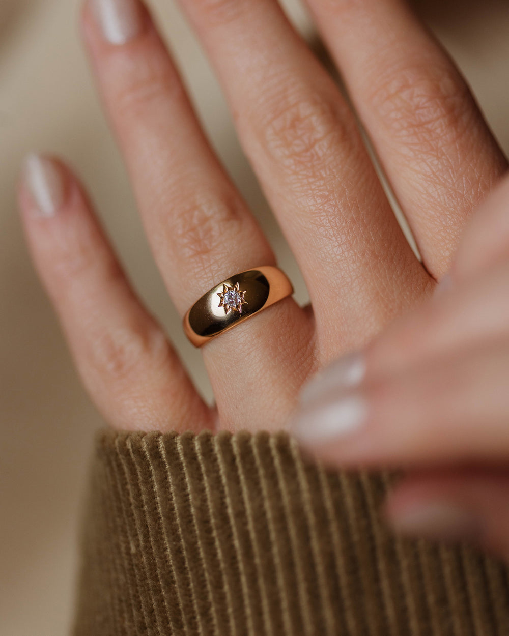 Bette 1888 Antique 18ct Gold Star Set Diamond Single Stone Ring