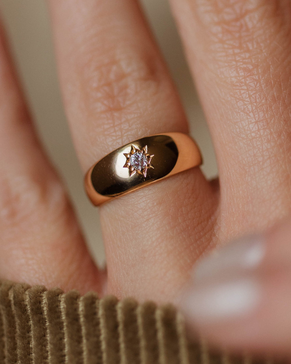 Bette 1888 Antique 18ct Gold Star Set Diamond Single Stone Ring
