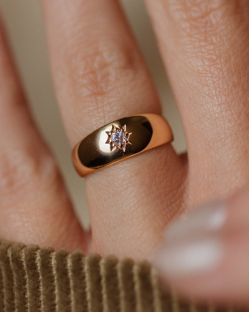 Bette 1888 Antique 18ct Gold Star Set Diamond Single Stone Ring