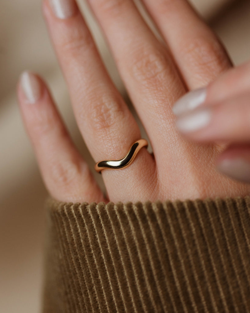 Isobel Vintage 9ct Gold Wishbone Ring