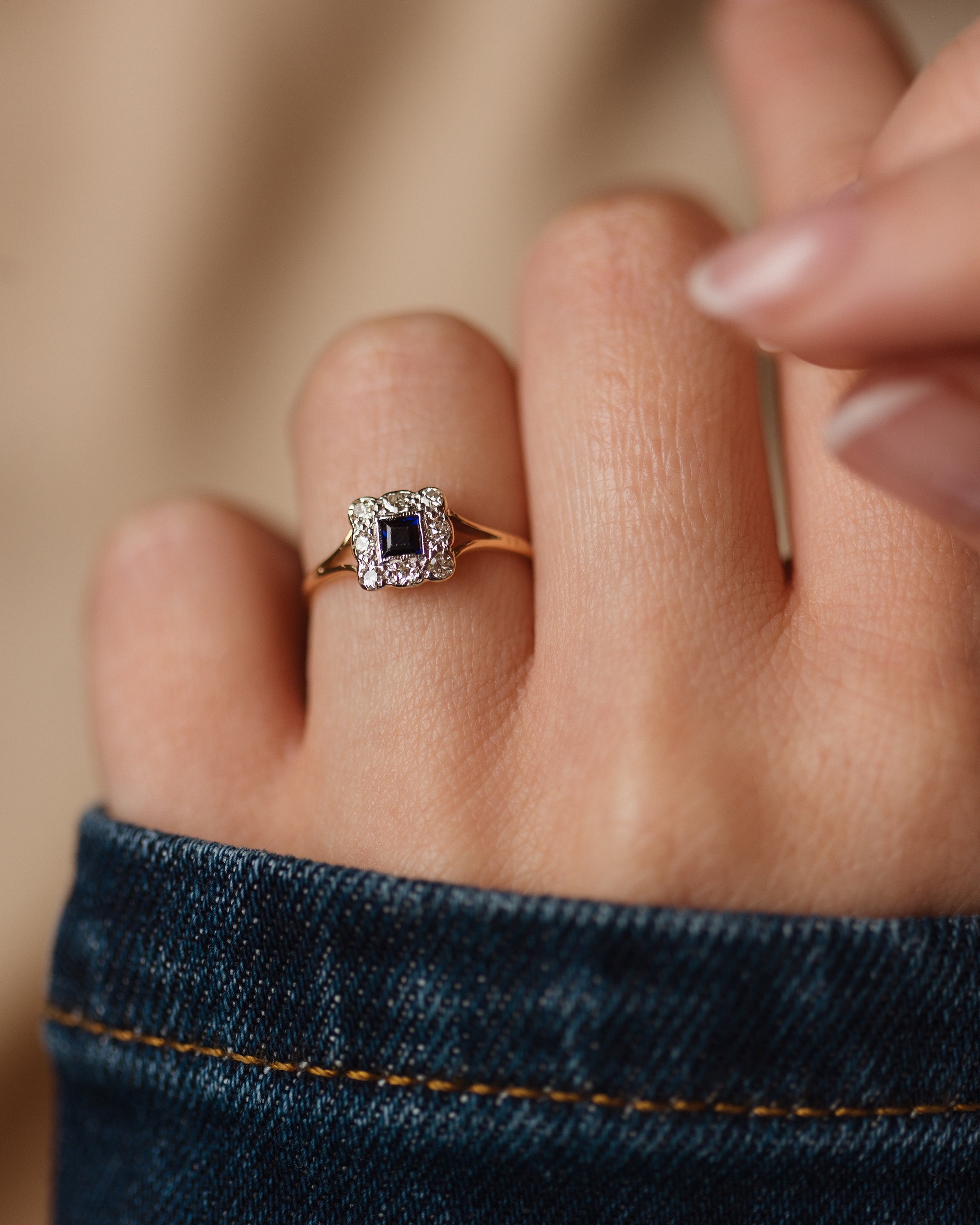 Image of René 1975 Vintage 18ct Gold Sapphire & Diamond Cluster Ring