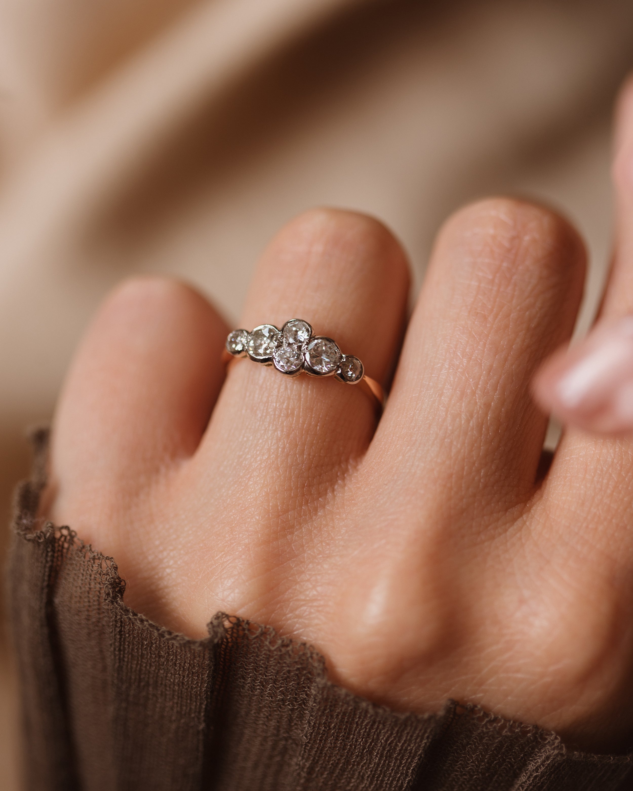 Image of Verity Vintage 18ct Gold Diamond Six Stone Ring